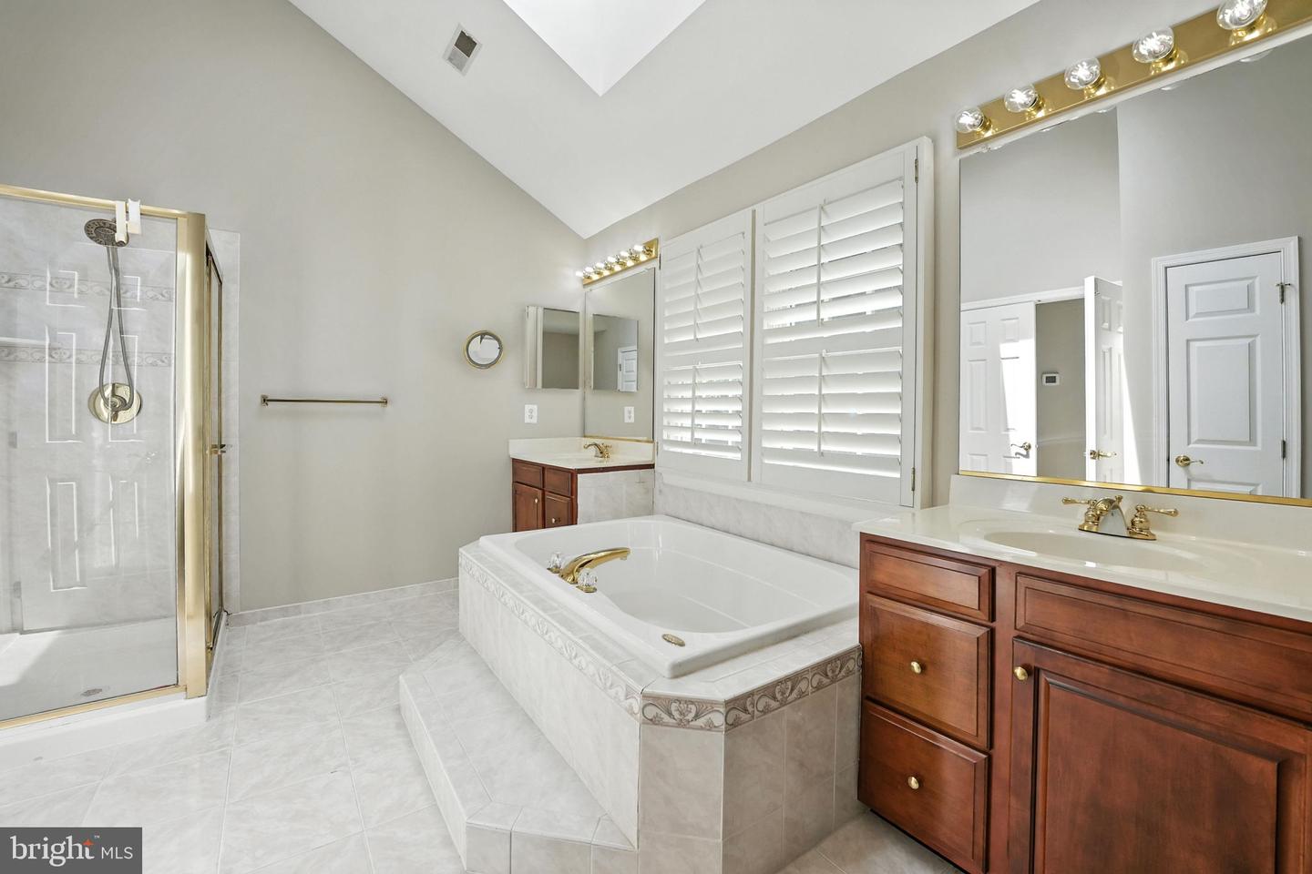 10505 DUNN MEADOW RD, VIENNA, Virginia 22182, 4 Bedrooms Bedrooms, ,3 BathroomsBathrooms,Residential,For sale,10505 DUNN MEADOW RD,VAFX2252574 MLS # VAFX2252574