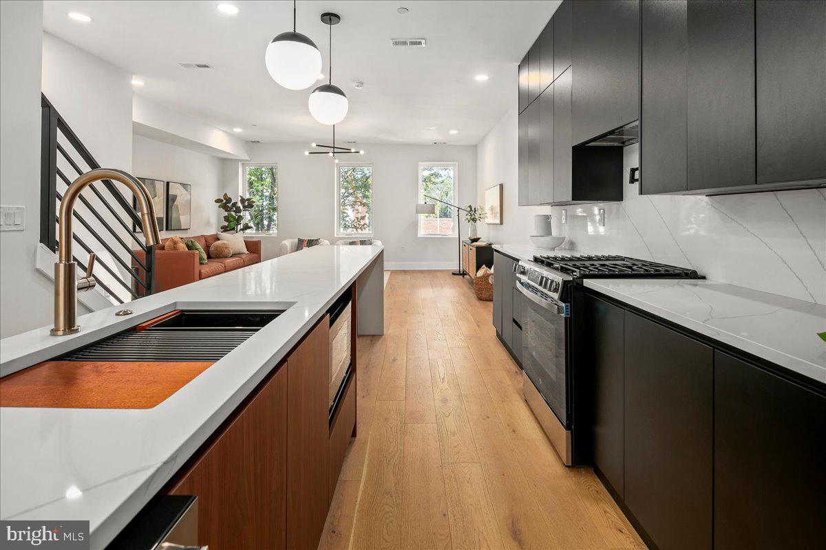 1008 4TH ST NE #2, WASHINGTON, District Of Columbia 20002, 3 Bedrooms Bedrooms, ,3 BathroomsBathrooms,Residential,For sale,1008 4TH ST NE #2,DCDC2208858 MLS # DCDC2208858