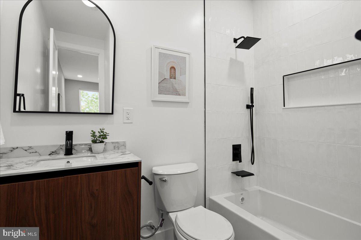 1008 4TH ST NE #2, WASHINGTON, District Of Columbia 20002, 3 Bedrooms Bedrooms, ,3 BathroomsBathrooms,Residential,For sale,1008 4TH ST NE #2,DCDC2208858 MLS # DCDC2208858