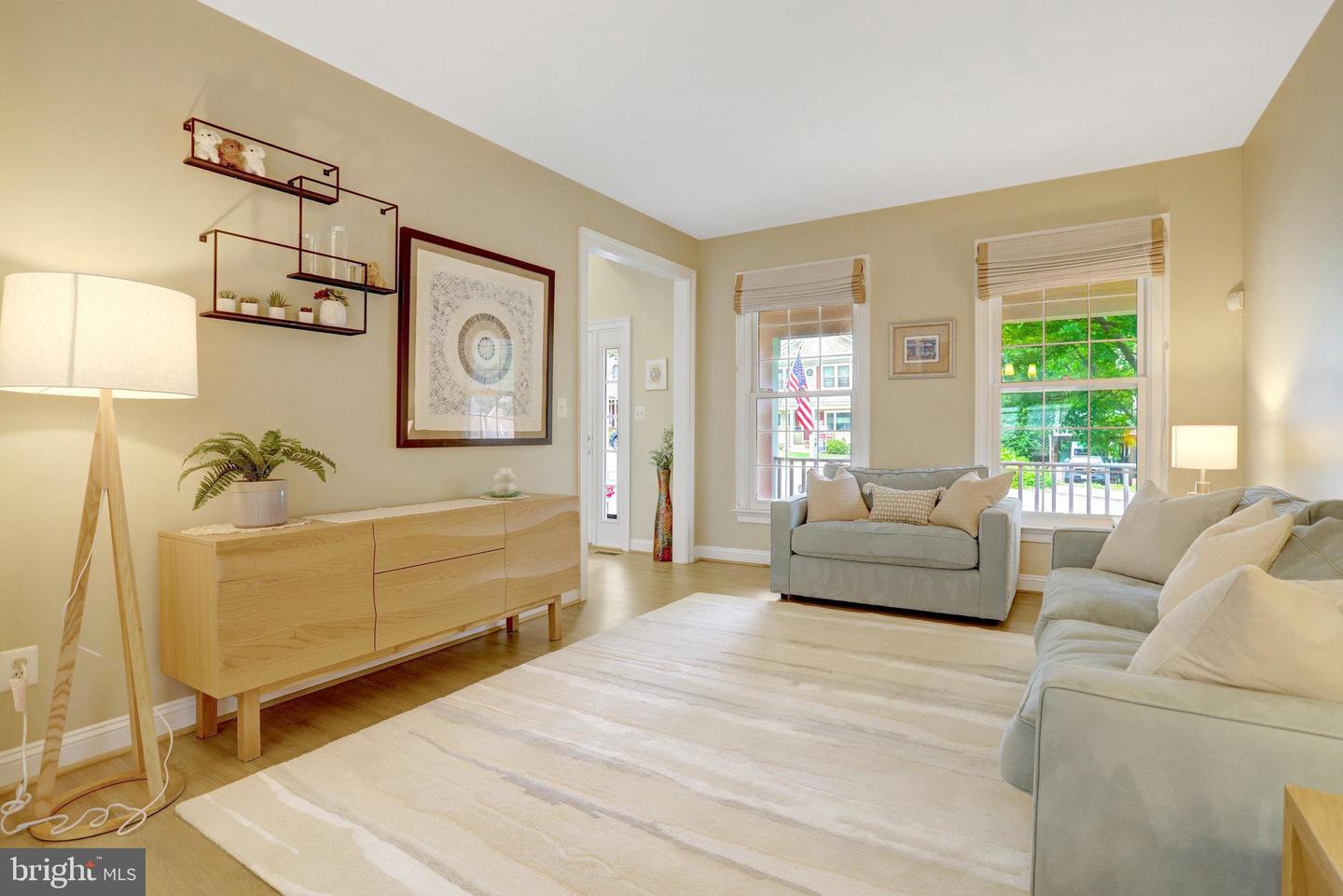 316 S TAYLOR ST S, ARLINGTON, Virginia 22204, 4 Bedrooms Bedrooms, ,3 BathroomsBathrooms,Residential,For sale,316 S TAYLOR ST S,VAAR2060220 MLS # VAAR2060220