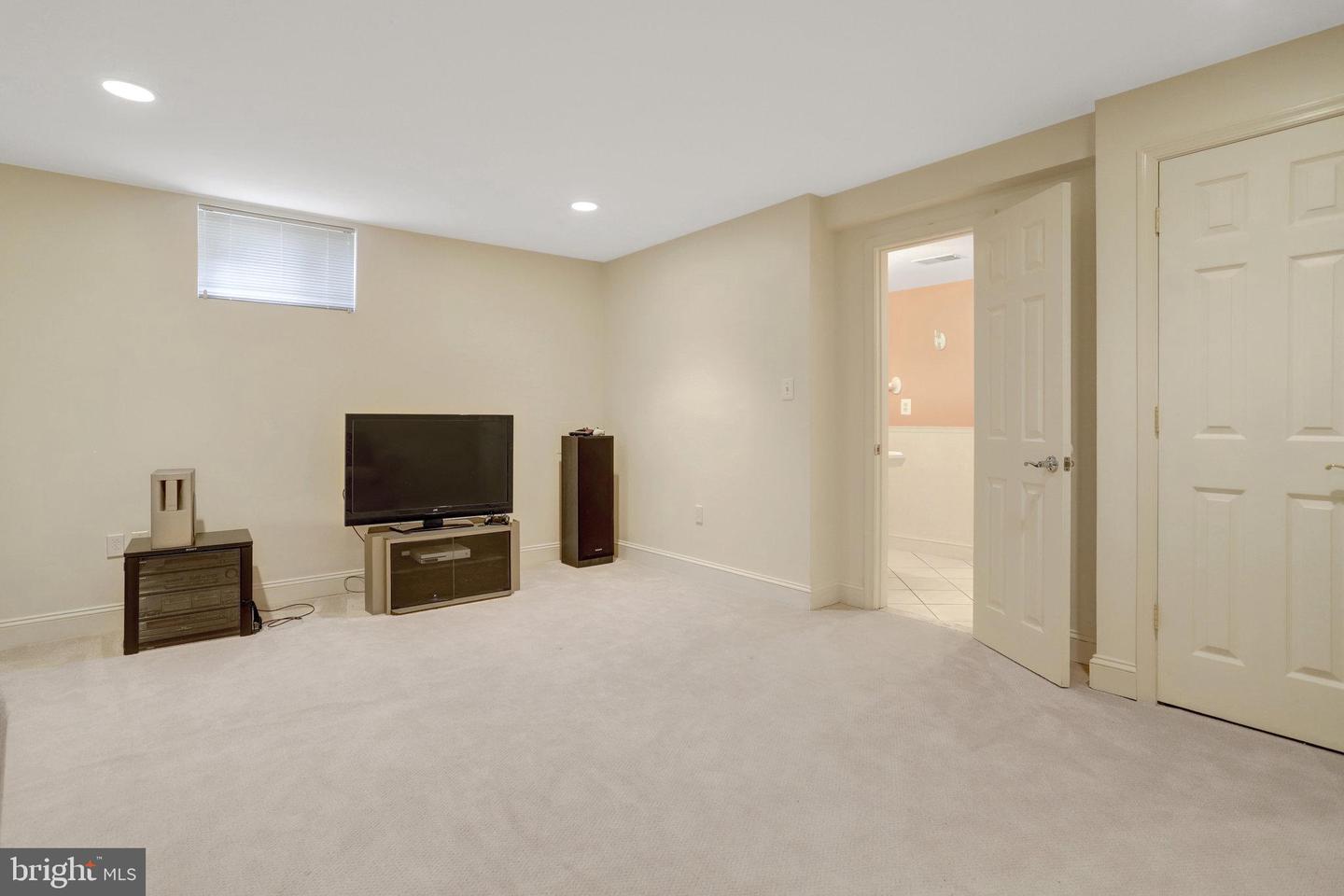 316 S TAYLOR ST S, ARLINGTON, Virginia 22204, 4 Bedrooms Bedrooms, ,3 BathroomsBathrooms,Residential,For sale,316 S TAYLOR ST S,VAAR2060220 MLS # VAAR2060220