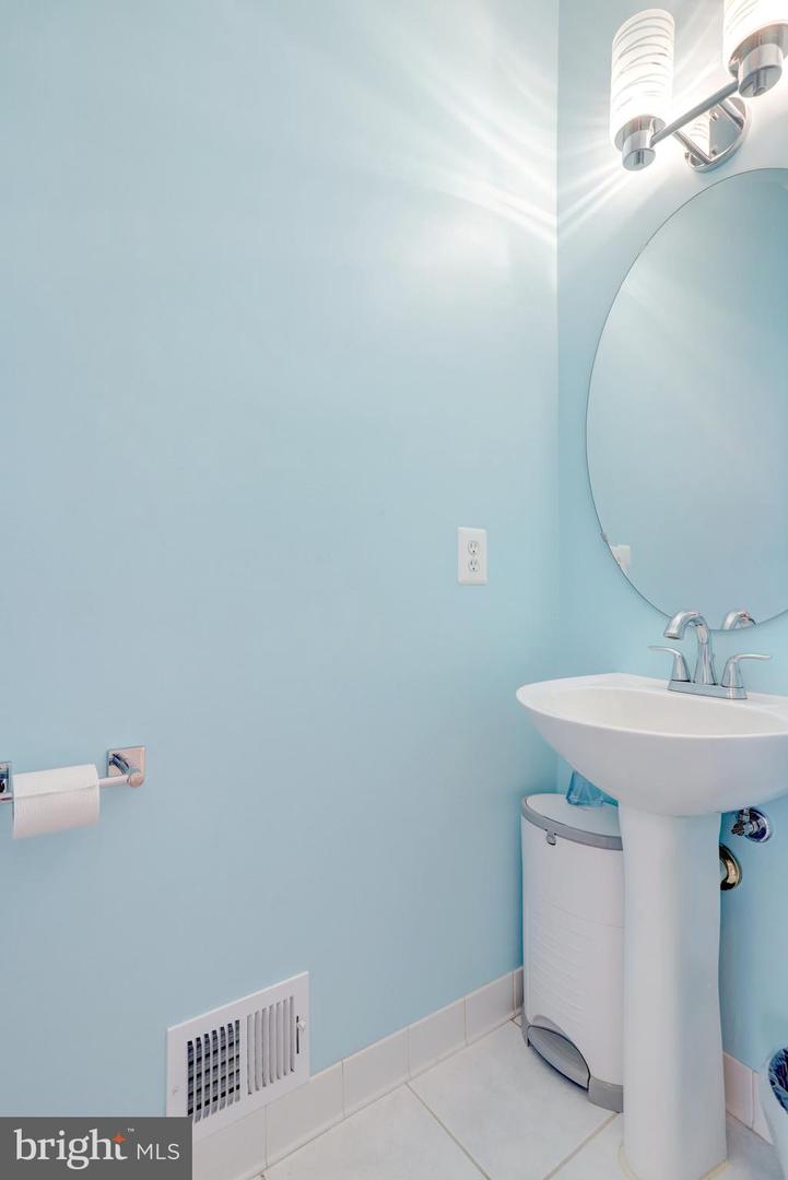 316 S TAYLOR ST S, ARLINGTON, Virginia 22204, 4 Bedrooms Bedrooms, ,3 BathroomsBathrooms,Residential,For sale,316 S TAYLOR ST S,VAAR2060220 MLS # VAAR2060220