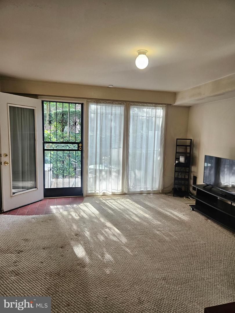 814 3RD ST SW #214, WASHINGTON, District Of Columbia 20024, 3 Bedrooms Bedrooms, ,2 BathroomsBathrooms,Residential,For sale,814 3RD ST SW #214,DCDC2209432 MLS # DCDC2209432