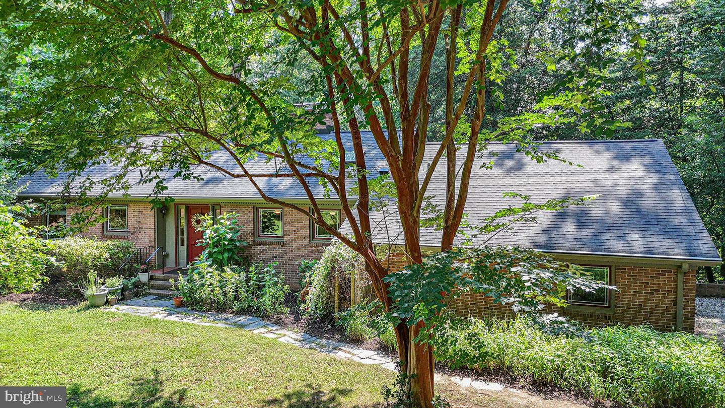 247 E QUEENS DR, WILLIAMSBURG, Virginia 23185, 3 Bedrooms Bedrooms, ,2 BathroomsBathrooms,Residential,For sale,247 E QUEENS DR,VAYV2000094 MLS # VAYV2000094