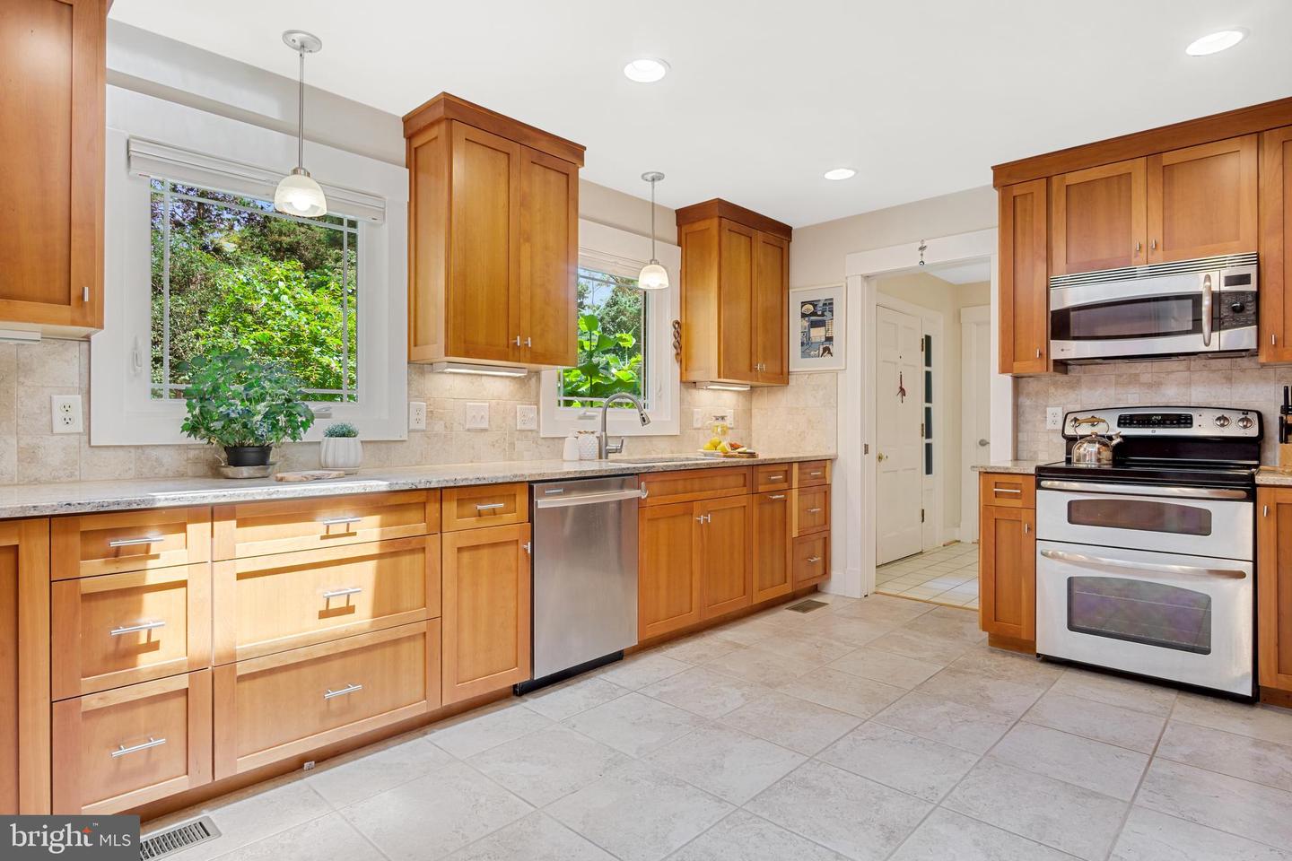 247 E QUEENS DR, WILLIAMSBURG, Virginia 23185, 3 Bedrooms Bedrooms, ,2 BathroomsBathrooms,Residential,For sale,247 E QUEENS DR,VAYV2000094 MLS # VAYV2000094
