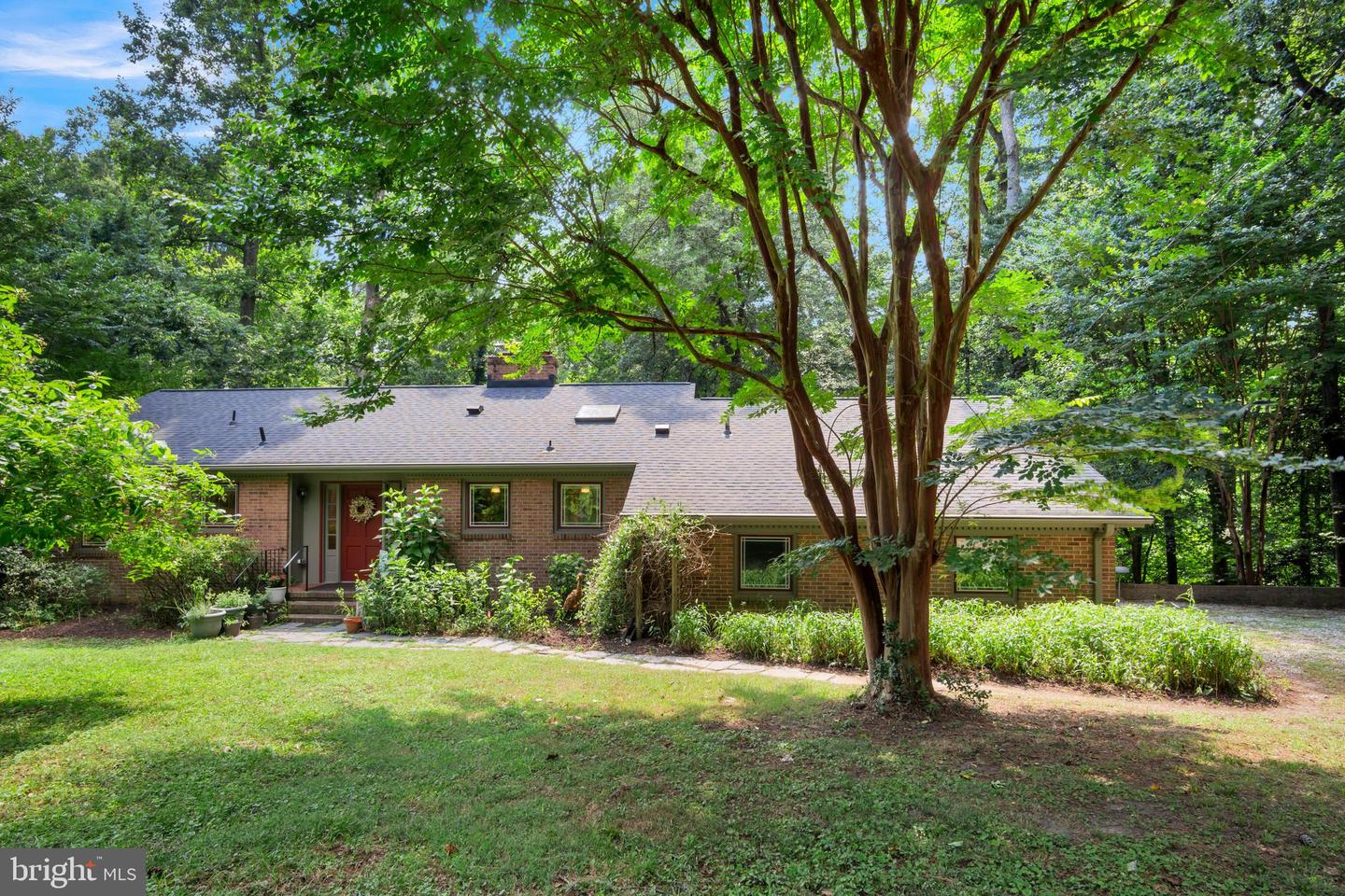247 E QUEENS DR, WILLIAMSBURG, Virginia 23185, 3 Bedrooms Bedrooms, ,2 BathroomsBathrooms,Residential,For sale,247 E QUEENS DR,VAYV2000094 MLS # VAYV2000094
