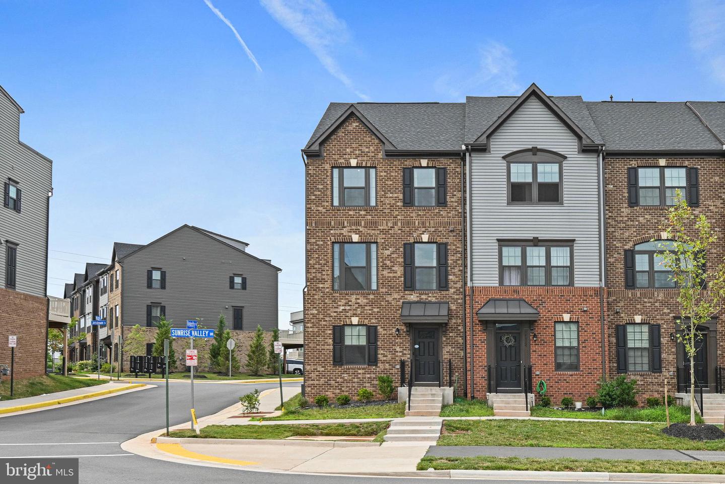 14030 SUNRISE VALLEY DR, HERNDON, Virginia 20171, 5 Bedrooms Bedrooms, ,4 BathroomsBathrooms,Residential,For sale,14030 SUNRISE VALLEY DR,VAFX2256076 MLS # VAFX2256076