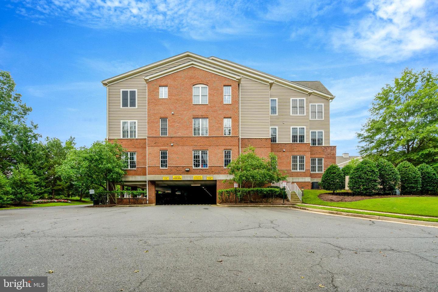 13891 CHELMSFORD DR #201, GAINESVILLE, Virginia 20155, 2 Bedrooms Bedrooms, ,2 BathroomsBathrooms,Residential,For sale,13891 CHELMSFORD DR #201,VAPW2099442 MLS # VAPW2099442