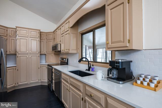 207 VANCOUVER CT, MC GAHEYSVILLE, Virginia 22840, 5 Bedrooms Bedrooms, ,2 BathroomsBathrooms,Residential,For sale,207 VANCOUVER CT,VARO2002446 MLS # VARO2002446