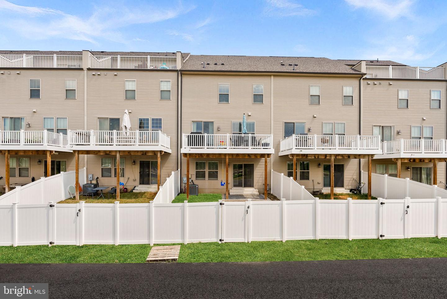 1093 VENIFENA TER SE, LEESBURG, Virginia 20175, 4 Bedrooms Bedrooms, ,3 BathroomsBathrooms,Residential,For sale,1093 VENIFENA TER SE,VALO2102562 MLS # VALO2102562
