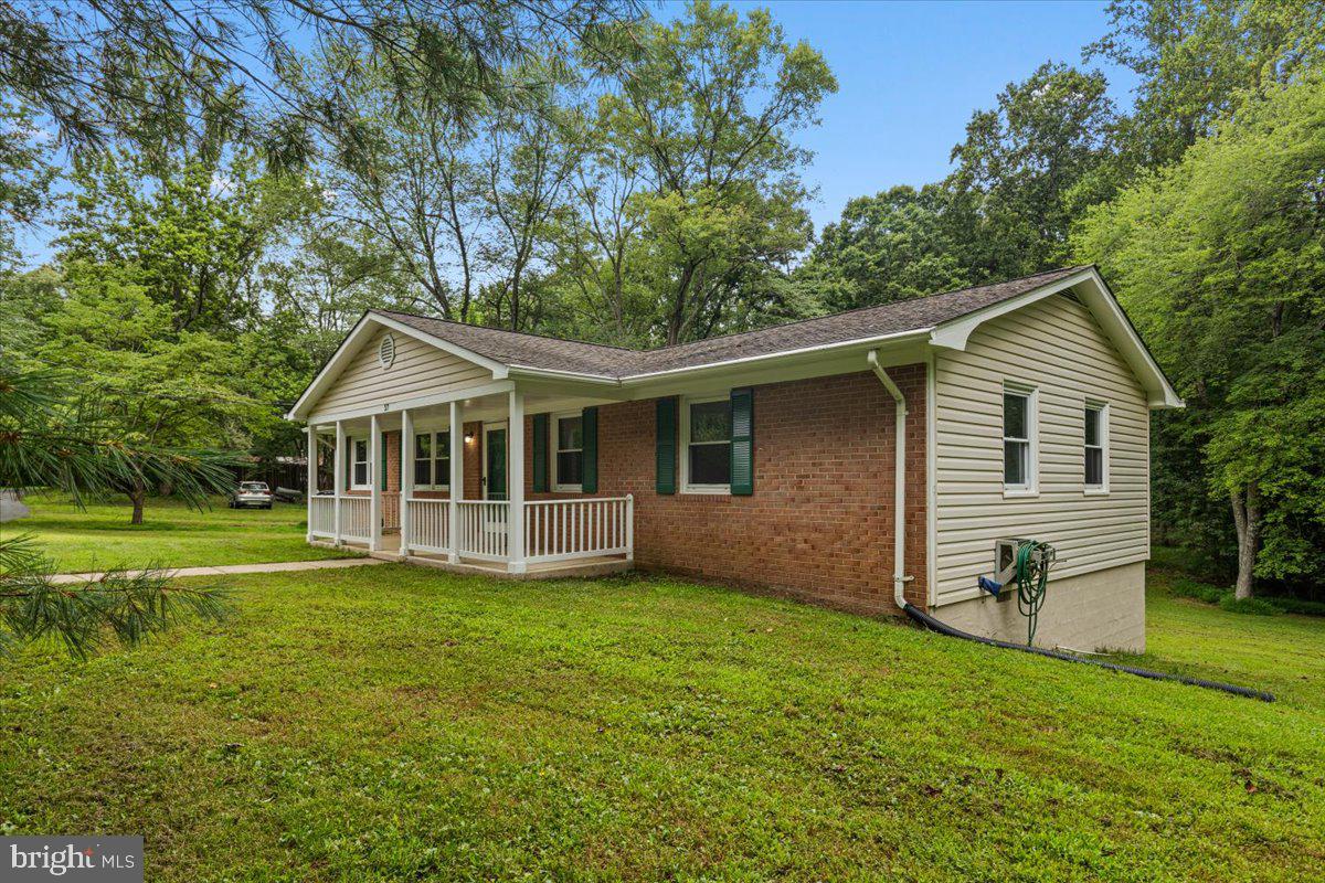 27 RALLYE LN, FREDERICKSBURG, Virginia 22405, 4 Bedrooms Bedrooms, ,2 BathroomsBathrooms,Residential,For sale,27 RALLYE LN,VAST2040940 MLS # VAST2040940