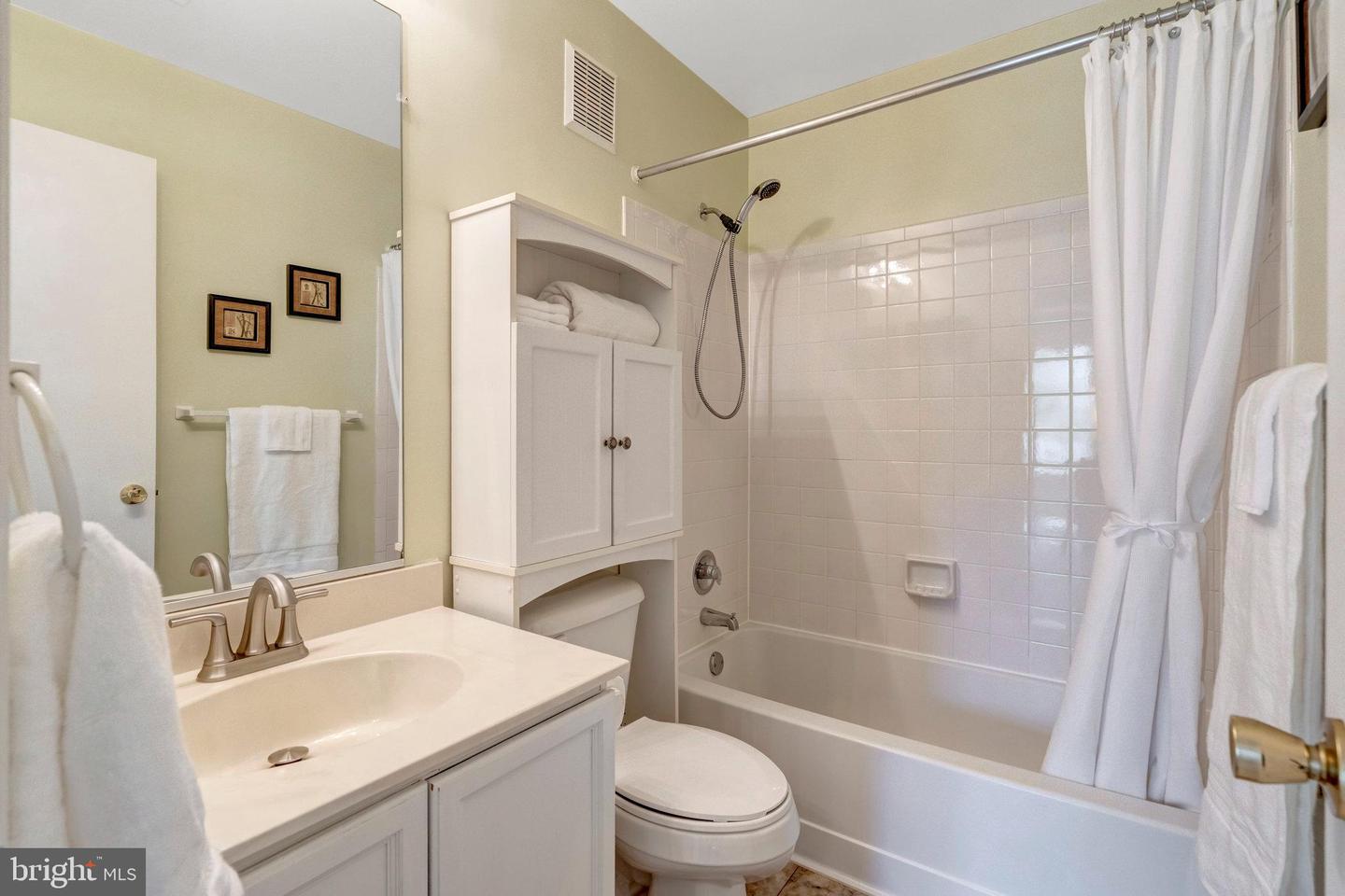 12205 WYE OAK COMMONS CIR, BURKE, Virginia 22015, 3 Bedrooms Bedrooms, ,2 BathroomsBathrooms,Residential,For sale,12205 WYE OAK COMMONS CIR,VAFX2256272 MLS # VAFX2256272