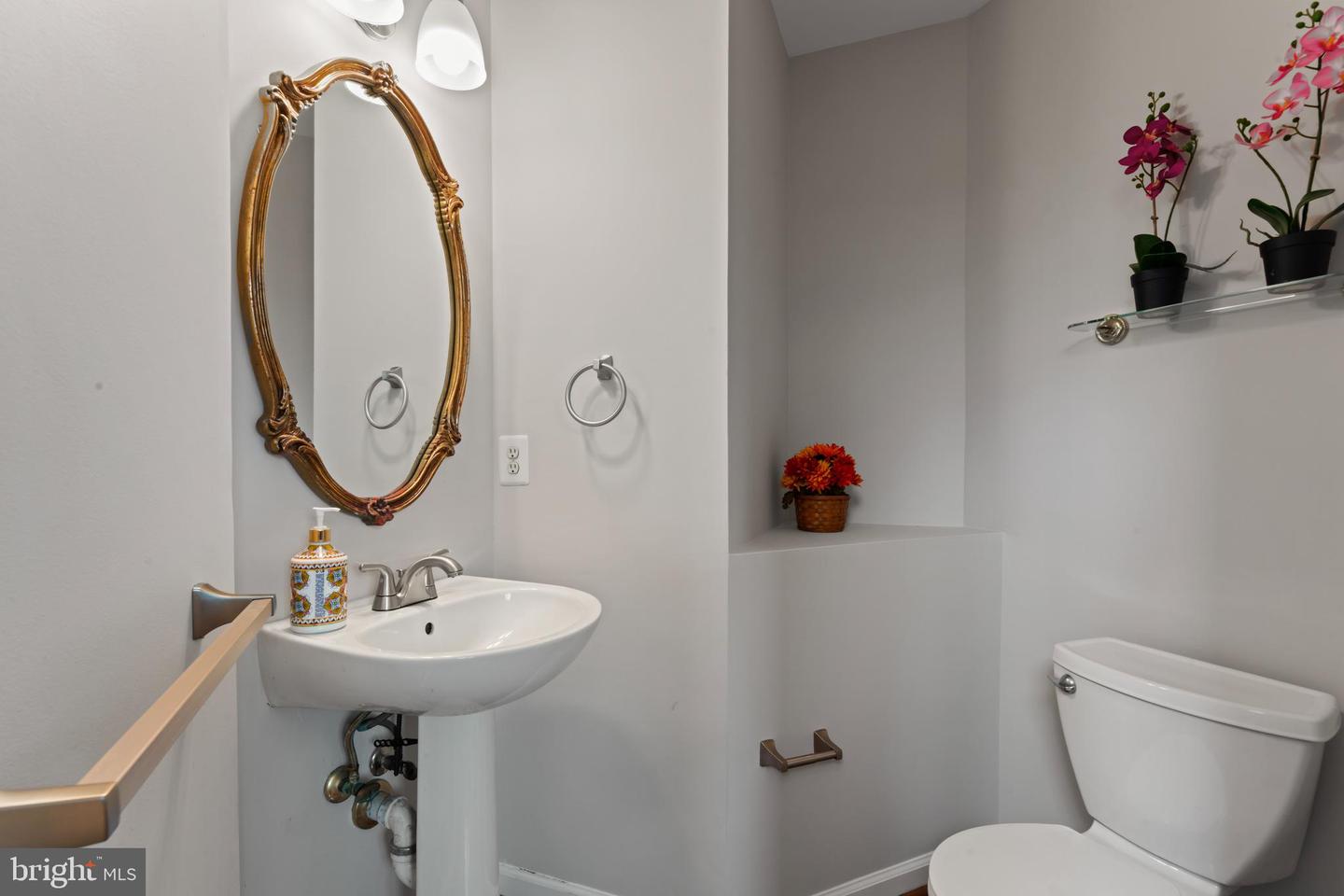 19893 UPLAND TER, ASHBURN, Virginia 20147, 4 Bedrooms Bedrooms, ,2 BathroomsBathrooms,Residential,For sale,19893 UPLAND TER,VALO2102644 MLS # VALO2102644