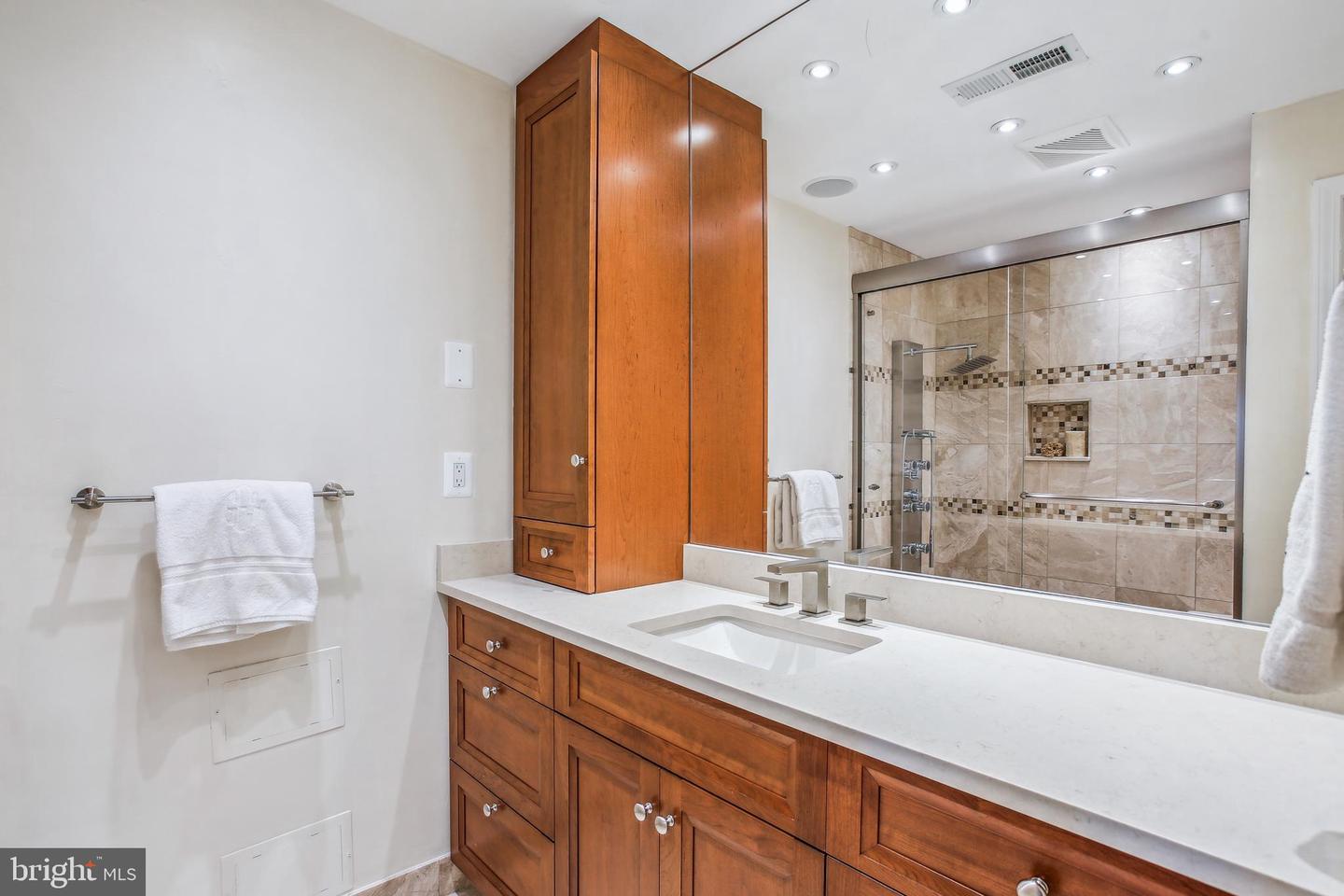 1250 S WASHINGTON ST #820, ALEXANDRIA, Virginia 22314, 1 Bedroom Bedrooms, ,1 BathroomBathrooms,Residential,For sale,1250 S WASHINGTON ST #820,VAAX2047656 MLS # VAAX2047656