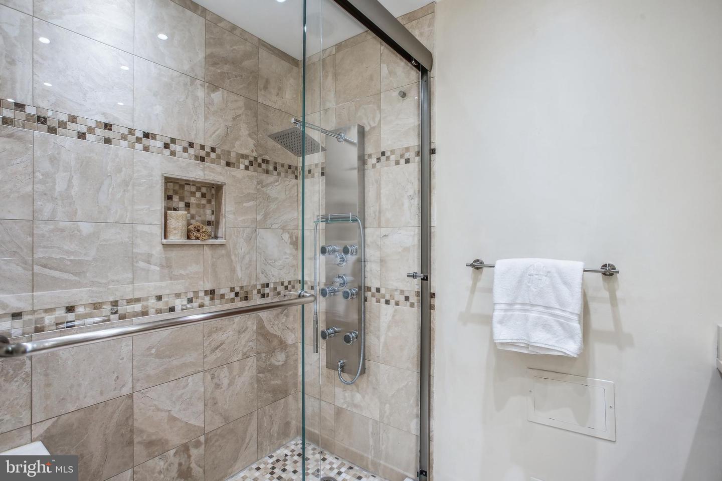 1250 S WASHINGTON ST #820, ALEXANDRIA, Virginia 22314, 1 Bedroom Bedrooms, ,1 BathroomBathrooms,Residential,For sale,1250 S WASHINGTON ST #820,VAAX2047656 MLS # VAAX2047656