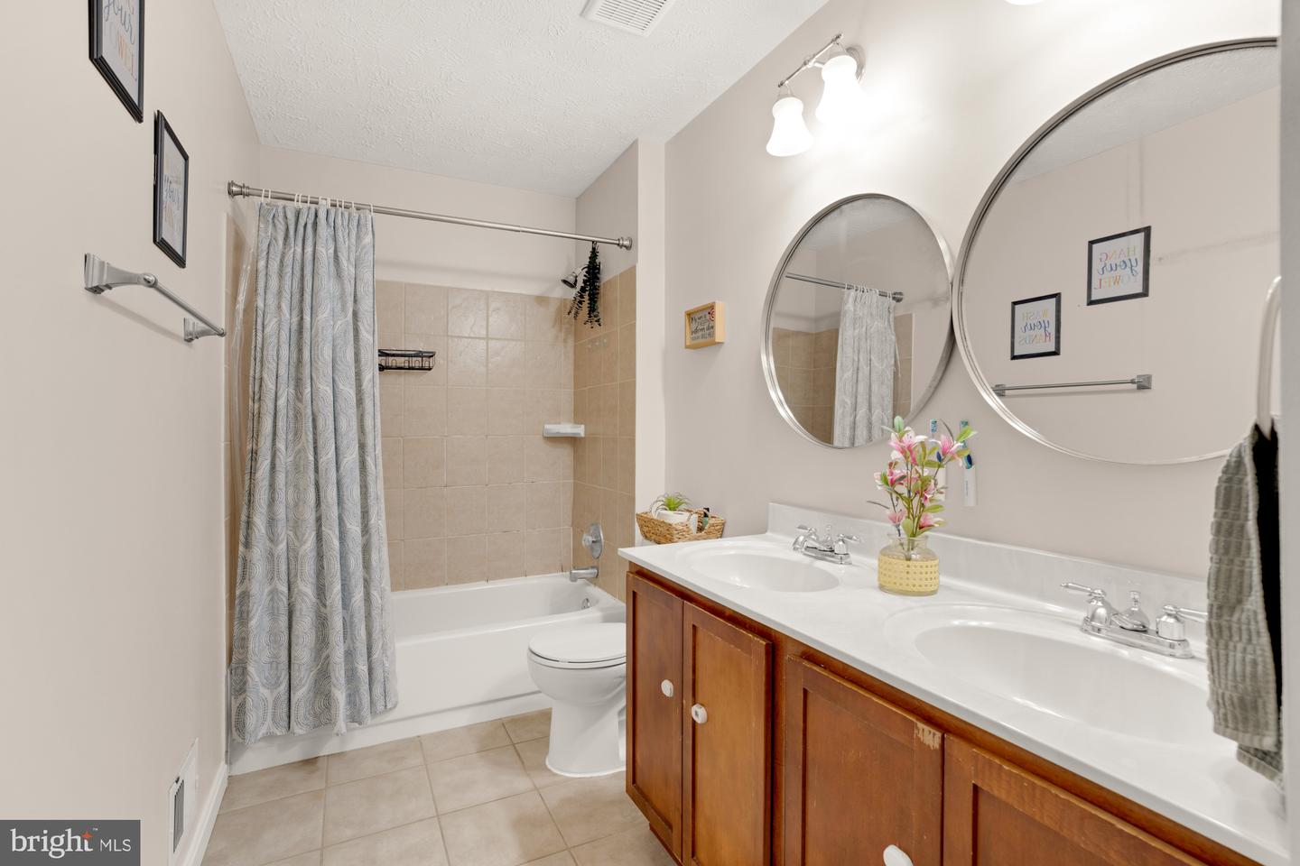 39 ROCKY WAY DR, STAFFORD, Virginia 22554, 5 Bedrooms Bedrooms, ,3 BathroomsBathrooms,Residential,For sale,39 ROCKY WAY DR,VAST2040996 MLS # VAST2040996