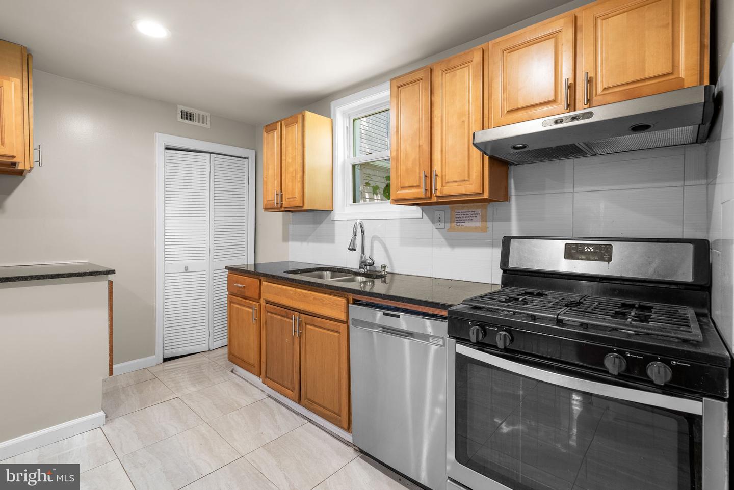 4035 GRANT ST NE, WASHINGTON, District Of Columbia 20019, 7 Bedrooms Bedrooms, ,4 BathroomsBathrooms,Residential,For sale,4035 GRANT ST NE,DCDC2211280 MLS # DCDC2211280