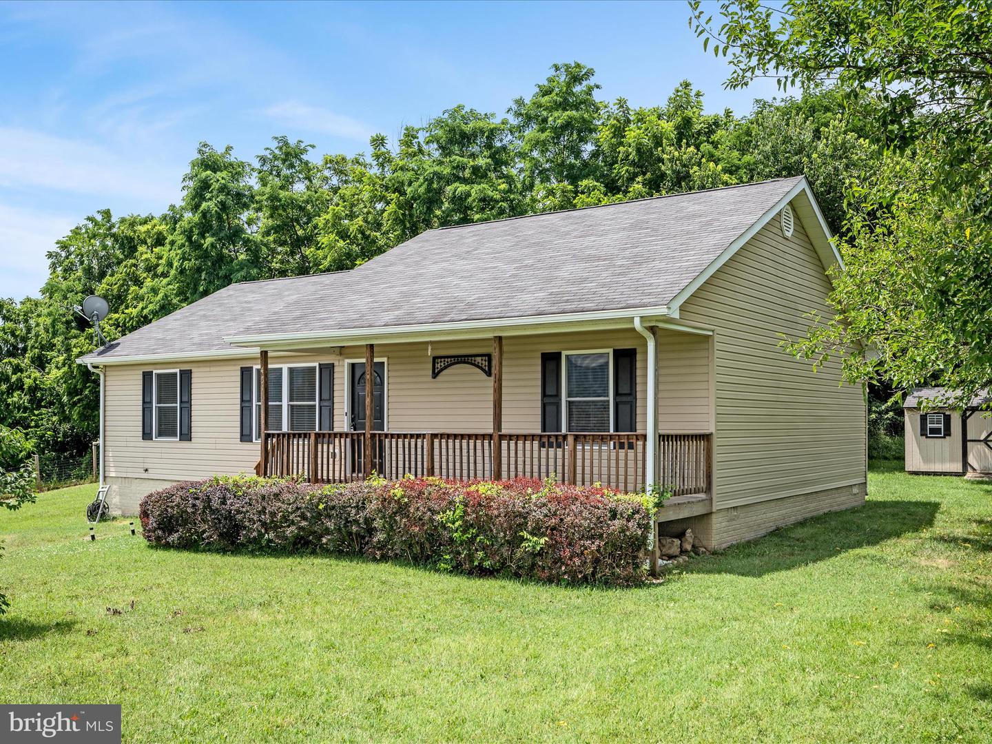451 N SUMMIT AVE, WOODSTOCK, Virginia 22664, 3 Bedrooms Bedrooms, ,2 BathroomsBathrooms,Residential,For sale,451 N SUMMIT AVE,VASH2012050 MLS # VASH2012050
