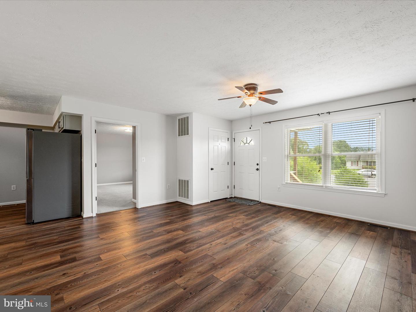 451 N SUMMIT AVE, WOODSTOCK, Virginia 22664, 3 Bedrooms Bedrooms, ,2 BathroomsBathrooms,Residential,For sale,451 N SUMMIT AVE,VASH2012050 MLS # VASH2012050