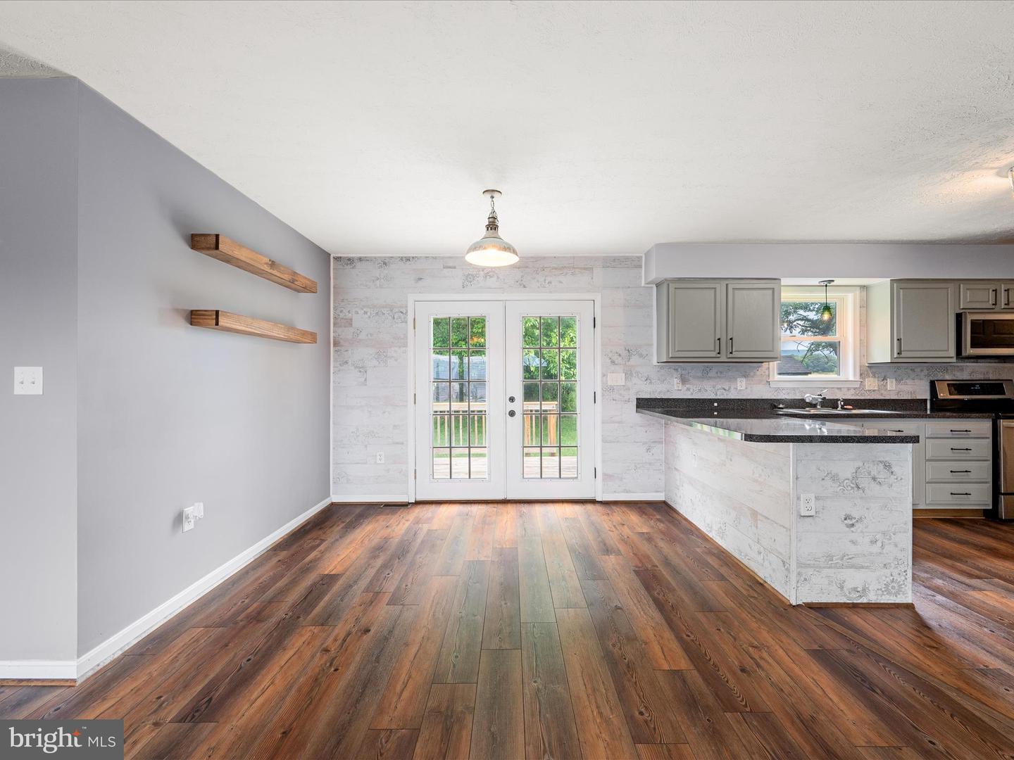 451 N SUMMIT AVE, WOODSTOCK, Virginia 22664, 3 Bedrooms Bedrooms, ,2 BathroomsBathrooms,Residential,For sale,451 N SUMMIT AVE,VASH2012050 MLS # VASH2012050