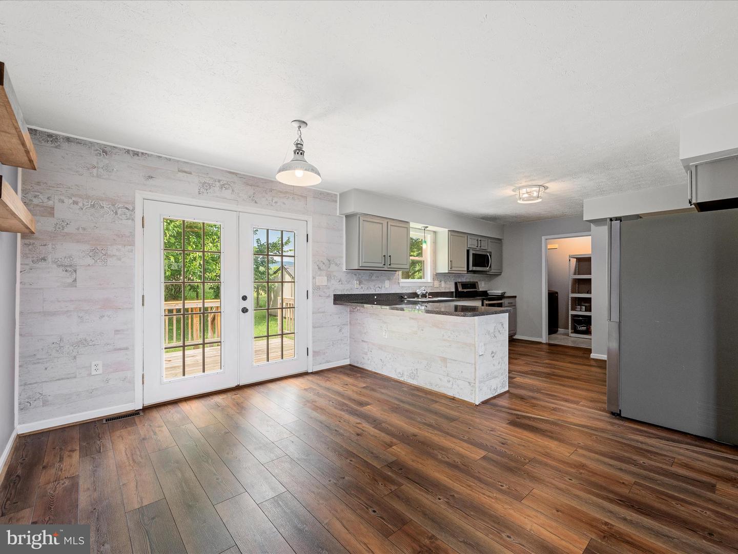 451 N SUMMIT AVE, WOODSTOCK, Virginia 22664, 3 Bedrooms Bedrooms, ,2 BathroomsBathrooms,Residential,For sale,451 N SUMMIT AVE,VASH2012050 MLS # VASH2012050