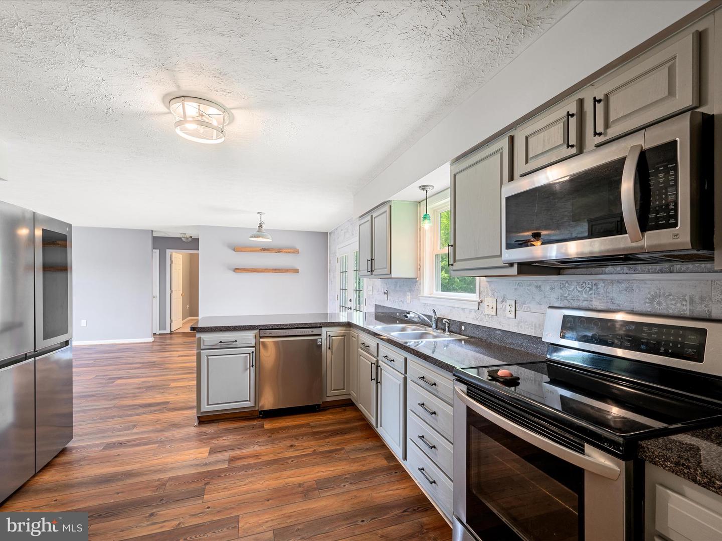 451 N SUMMIT AVE, WOODSTOCK, Virginia 22664, 3 Bedrooms Bedrooms, ,2 BathroomsBathrooms,Residential,For sale,451 N SUMMIT AVE,VASH2012050 MLS # VASH2012050