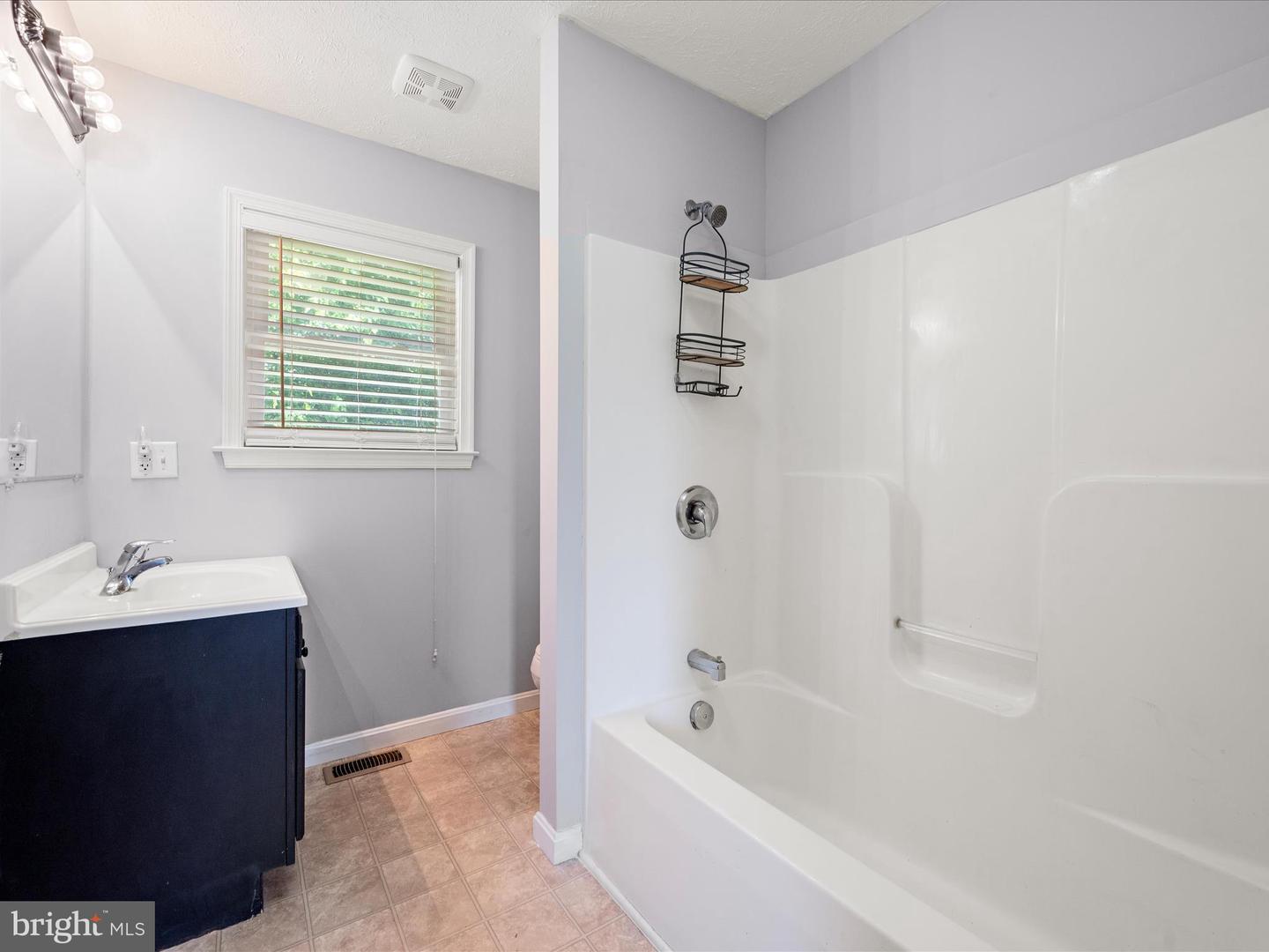 451 N SUMMIT AVE, WOODSTOCK, Virginia 22664, 3 Bedrooms Bedrooms, ,2 BathroomsBathrooms,Residential,For sale,451 N SUMMIT AVE,VASH2012050 MLS # VASH2012050