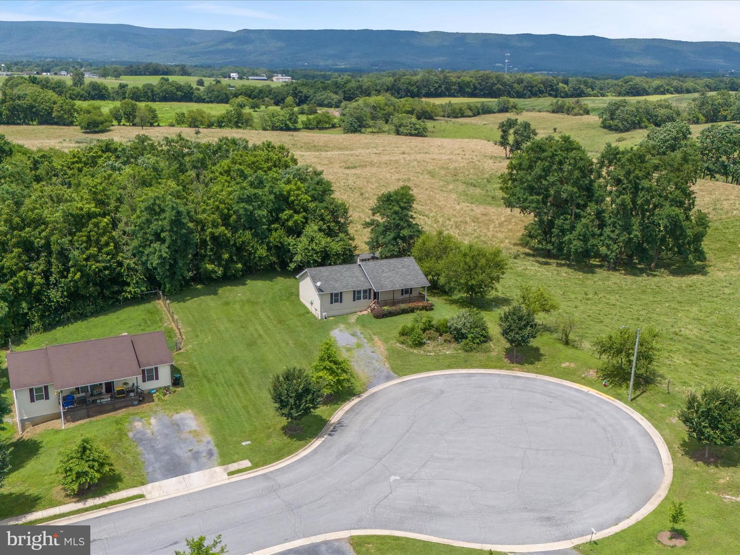 451 N SUMMIT AVE, WOODSTOCK, Virginia 22664, 3 Bedrooms Bedrooms, ,2 BathroomsBathrooms,Residential,For sale,451 N SUMMIT AVE,VASH2012050 MLS # VASH2012050