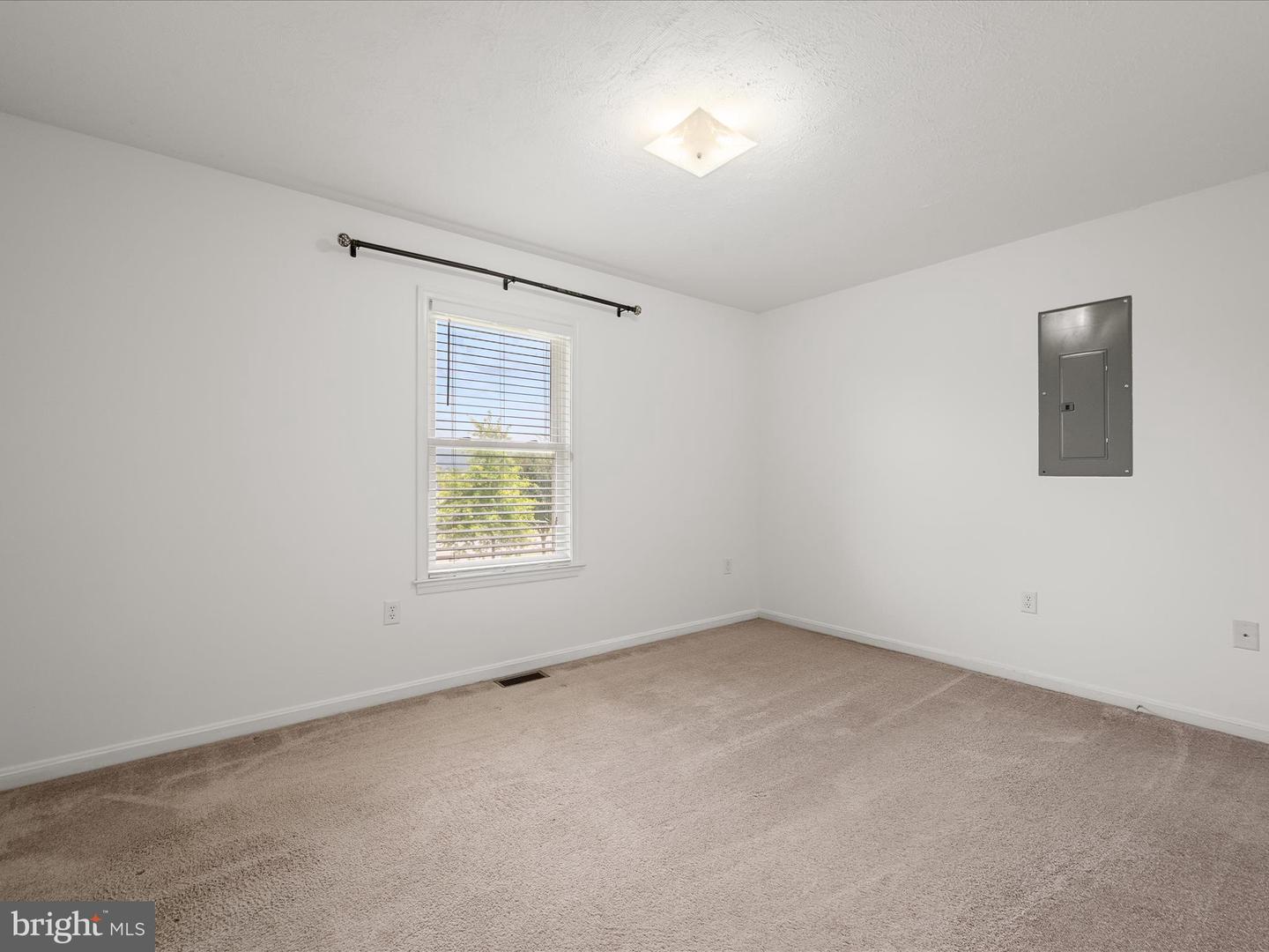 451 N SUMMIT AVE, WOODSTOCK, Virginia 22664, 3 Bedrooms Bedrooms, ,2 BathroomsBathrooms,Residential,For sale,451 N SUMMIT AVE,VASH2012050 MLS # VASH2012050