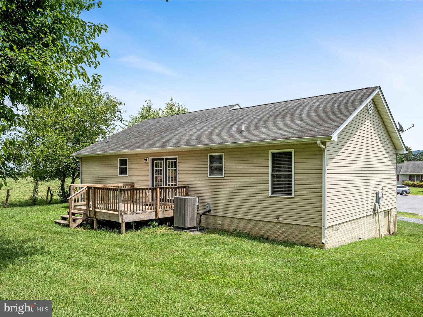 451 N SUMMIT AVE, WOODSTOCK, Virginia 22664, 3 Bedrooms Bedrooms, ,2 BathroomsBathrooms,Residential,For sale,451 N SUMMIT AVE,VASH2012050 MLS # VASH2012050
