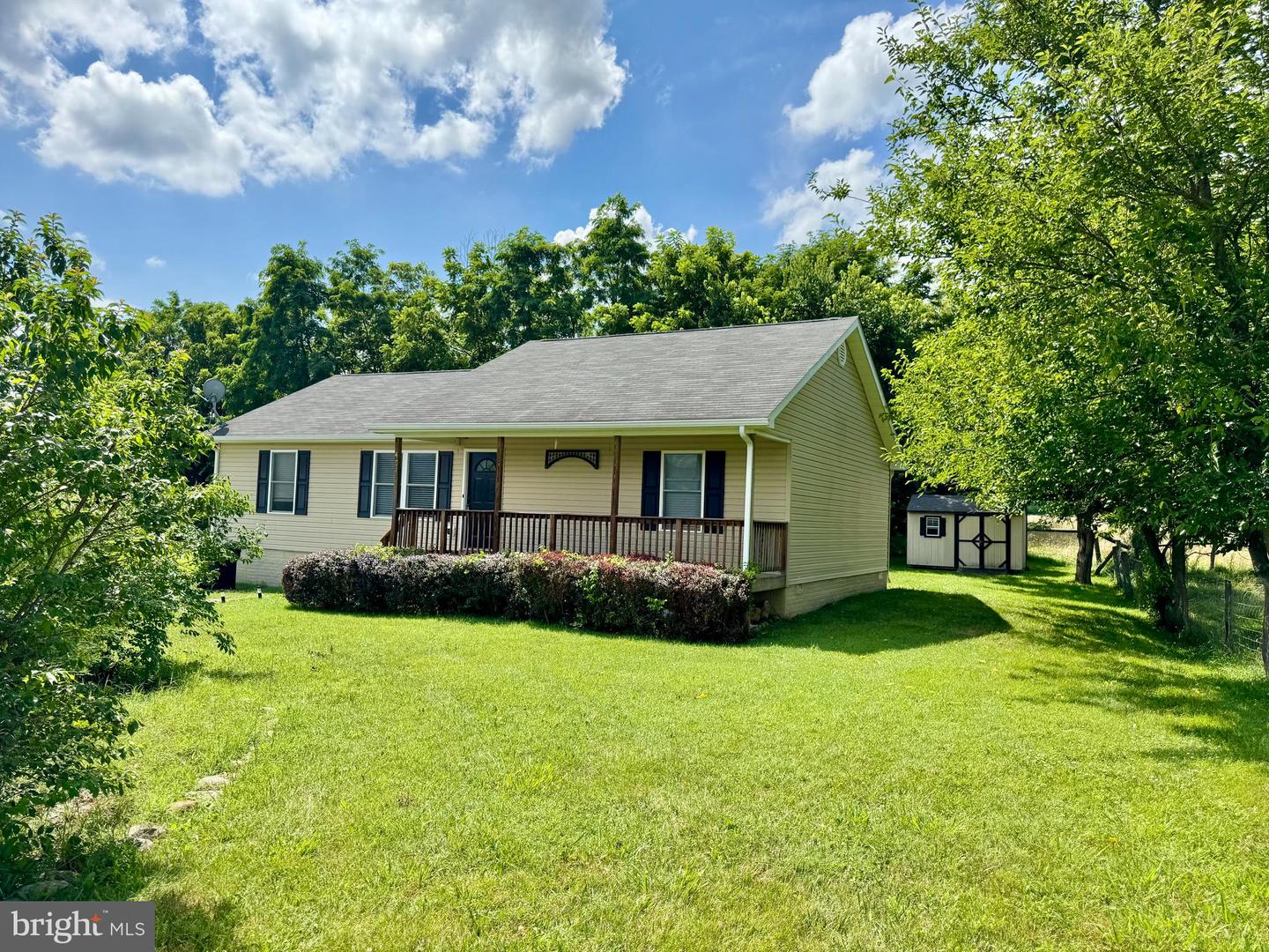 451 N SUMMIT AVE, WOODSTOCK, Virginia 22664, 3 Bedrooms Bedrooms, ,2 BathroomsBathrooms,Residential,For sale,451 N SUMMIT AVE,VASH2012050 MLS # VASH2012050