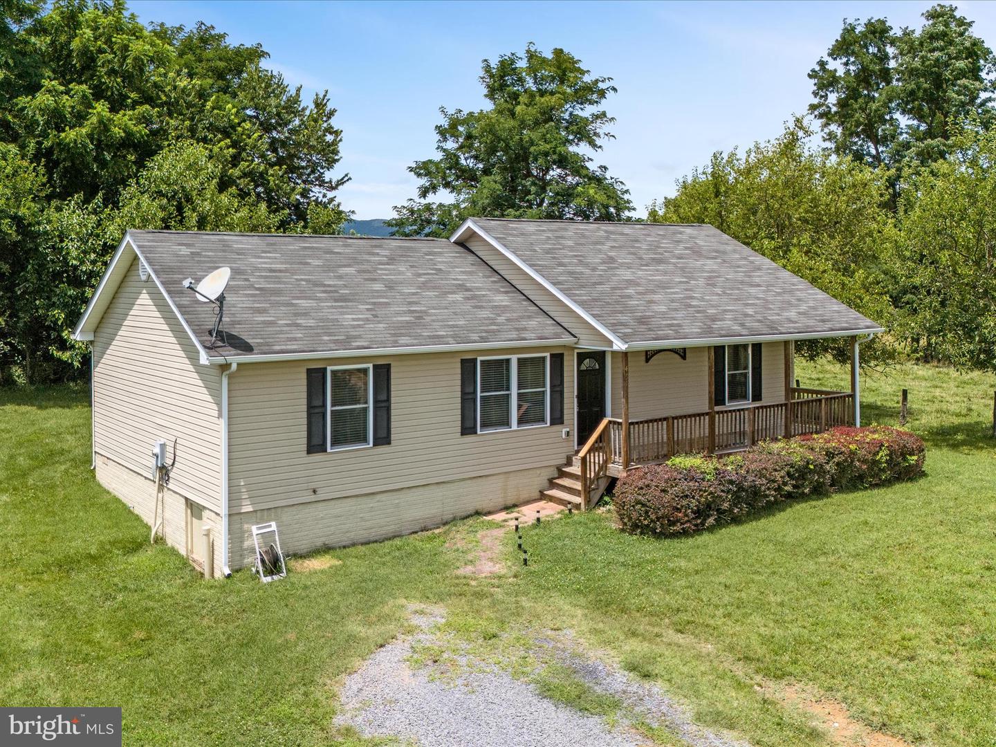 451 N SUMMIT AVE, WOODSTOCK, Virginia 22664, 3 Bedrooms Bedrooms, ,2 BathroomsBathrooms,Residential,For sale,451 N SUMMIT AVE,VASH2012050 MLS # VASH2012050