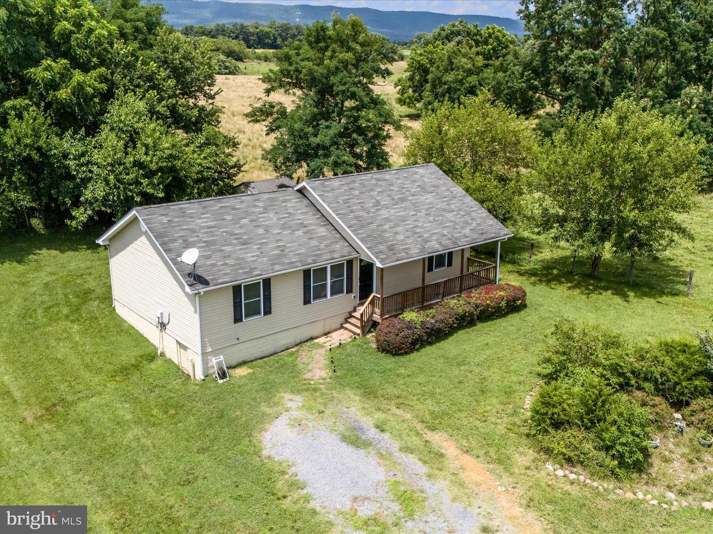 451 N SUMMIT AVE, WOODSTOCK, Virginia 22664, 3 Bedrooms Bedrooms, ,2 BathroomsBathrooms,Residential,For sale,451 N SUMMIT AVE,VASH2012050 MLS # VASH2012050