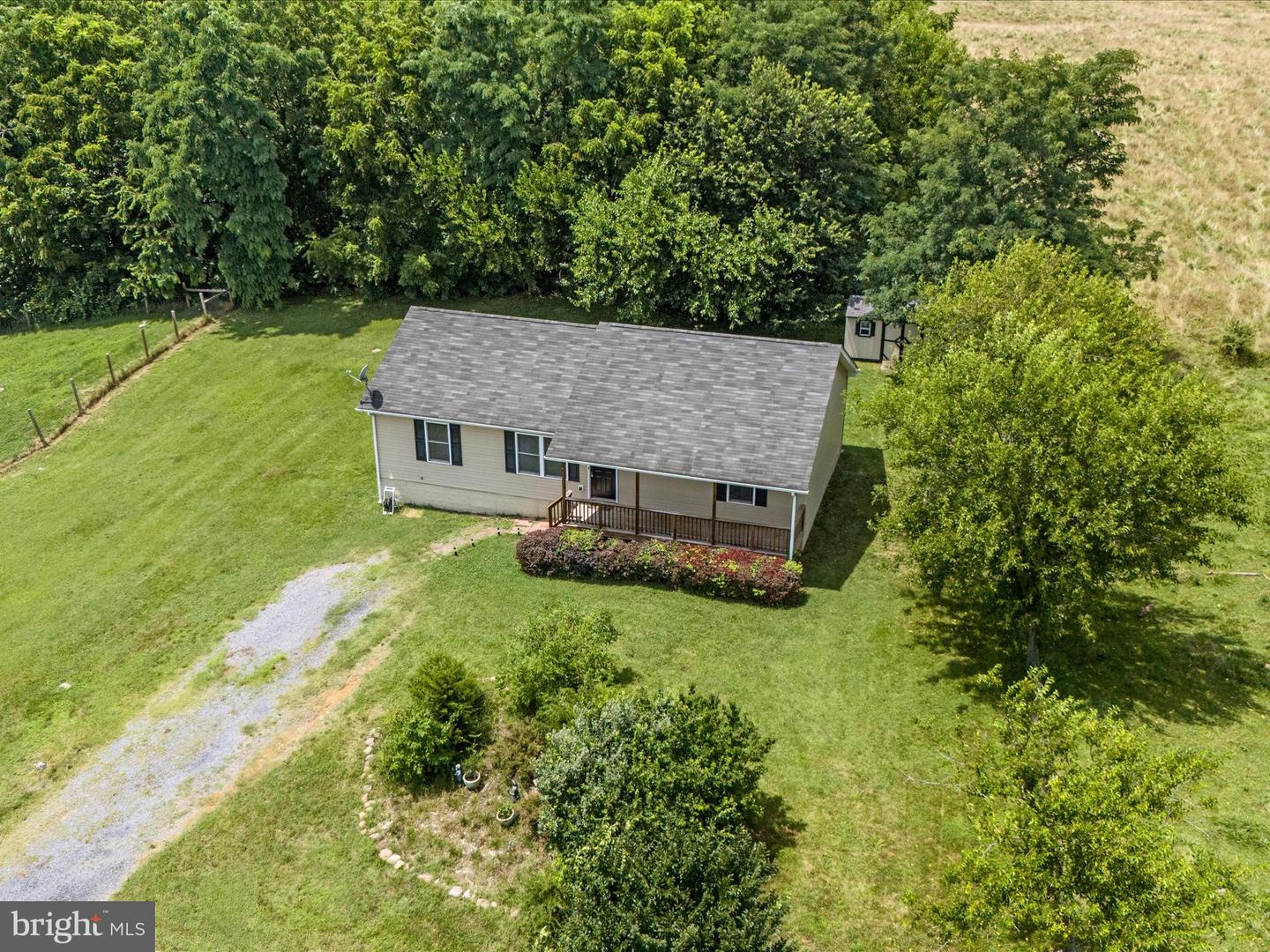 451 N SUMMIT AVE, WOODSTOCK, Virginia 22664, 3 Bedrooms Bedrooms, ,2 BathroomsBathrooms,Residential,For sale,451 N SUMMIT AVE,VASH2012050 MLS # VASH2012050