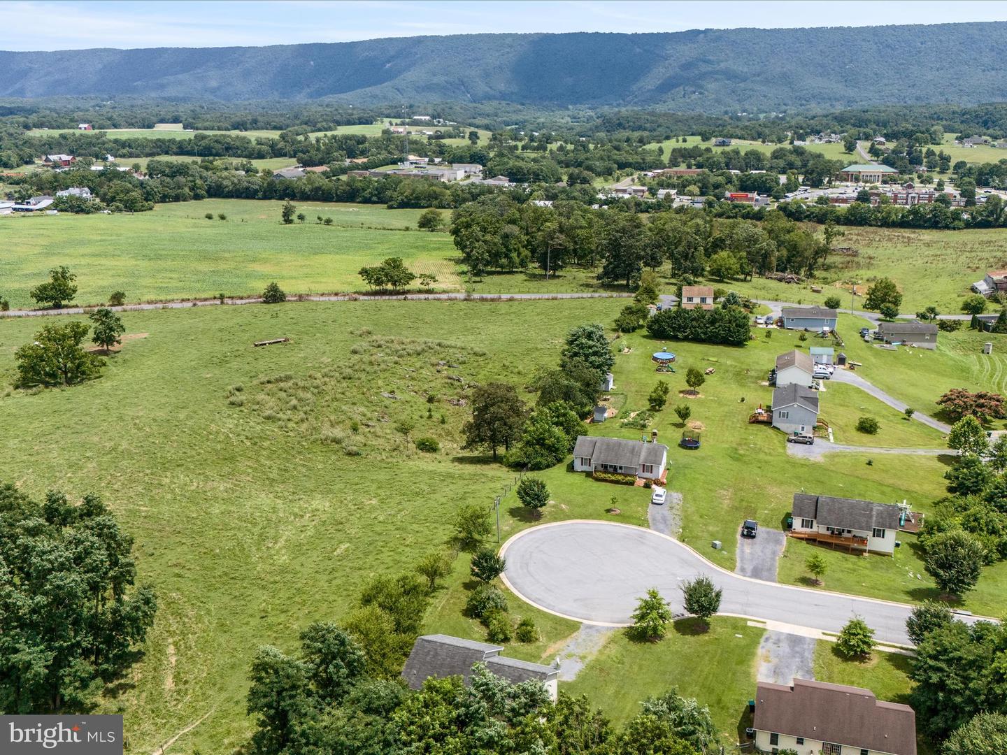 451 N SUMMIT AVE, WOODSTOCK, Virginia 22664, 3 Bedrooms Bedrooms, ,2 BathroomsBathrooms,Residential,For sale,451 N SUMMIT AVE,VASH2012050 MLS # VASH2012050