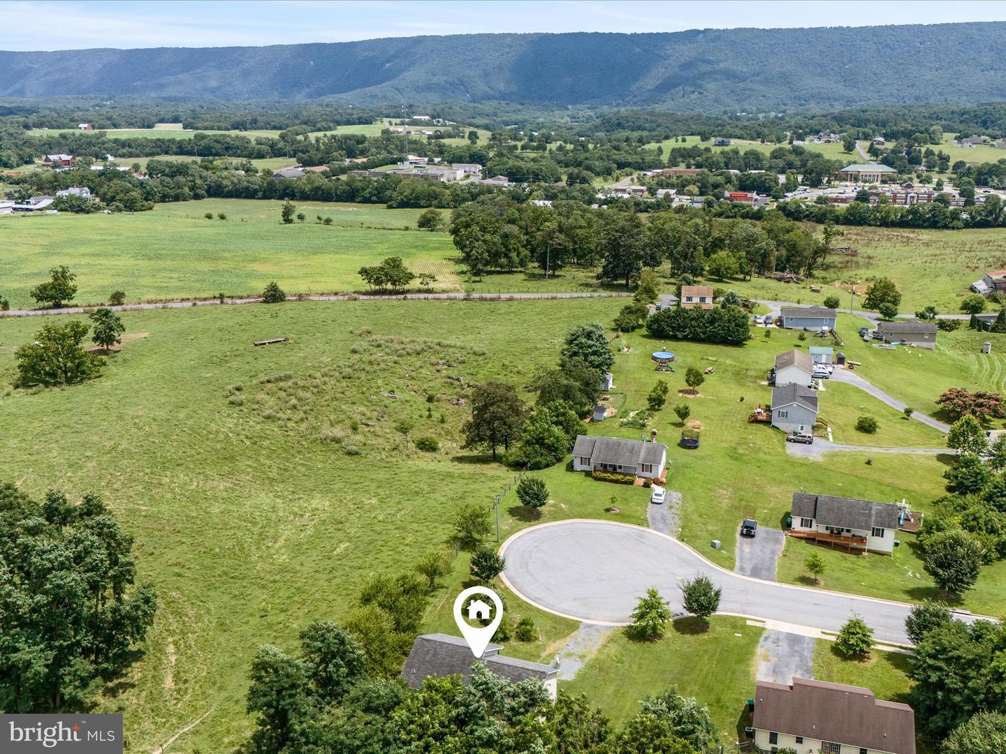 451 N SUMMIT AVE, WOODSTOCK, Virginia 22664, 3 Bedrooms Bedrooms, ,2 BathroomsBathrooms,Residential,For sale,451 N SUMMIT AVE,VASH2012050 MLS # VASH2012050