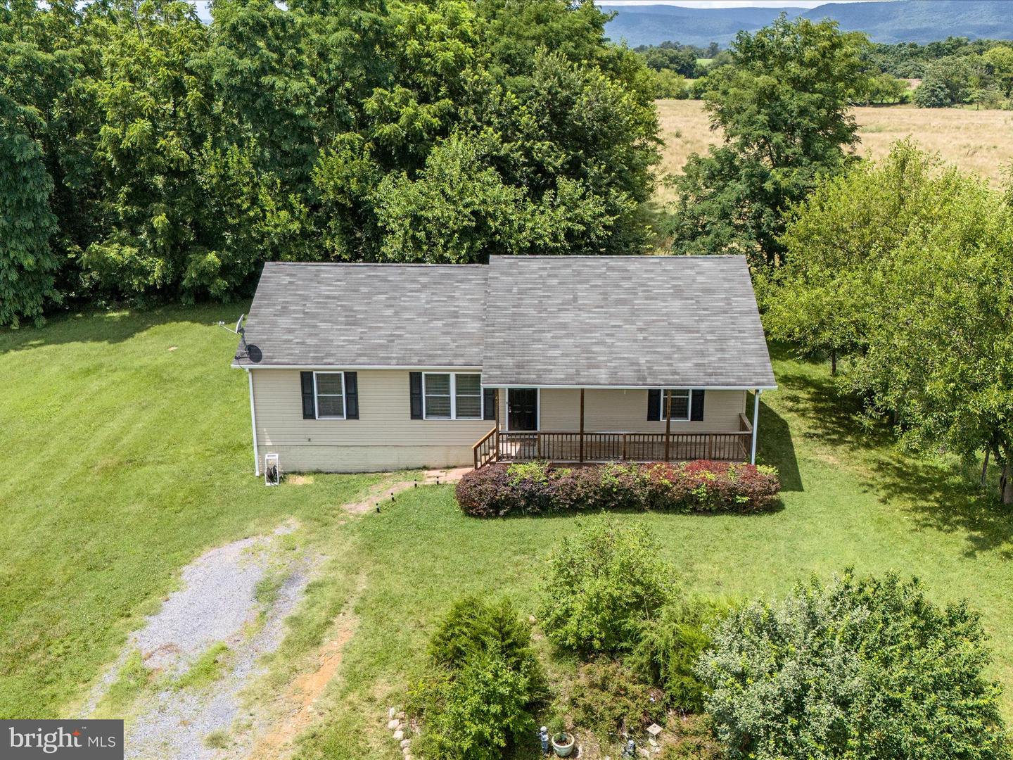 451 N SUMMIT AVE, WOODSTOCK, Virginia 22664, 3 Bedrooms Bedrooms, ,2 BathroomsBathrooms,Residential,For sale,451 N SUMMIT AVE,VASH2012050 MLS # VASH2012050