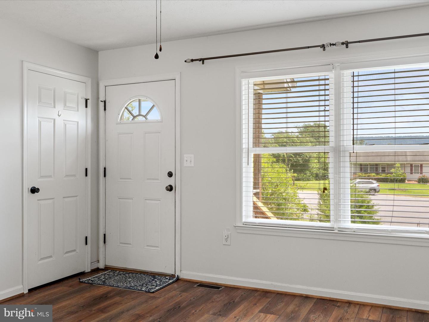 451 N SUMMIT AVE, WOODSTOCK, Virginia 22664, 3 Bedrooms Bedrooms, ,2 BathroomsBathrooms,Residential,For sale,451 N SUMMIT AVE,VASH2012050 MLS # VASH2012050