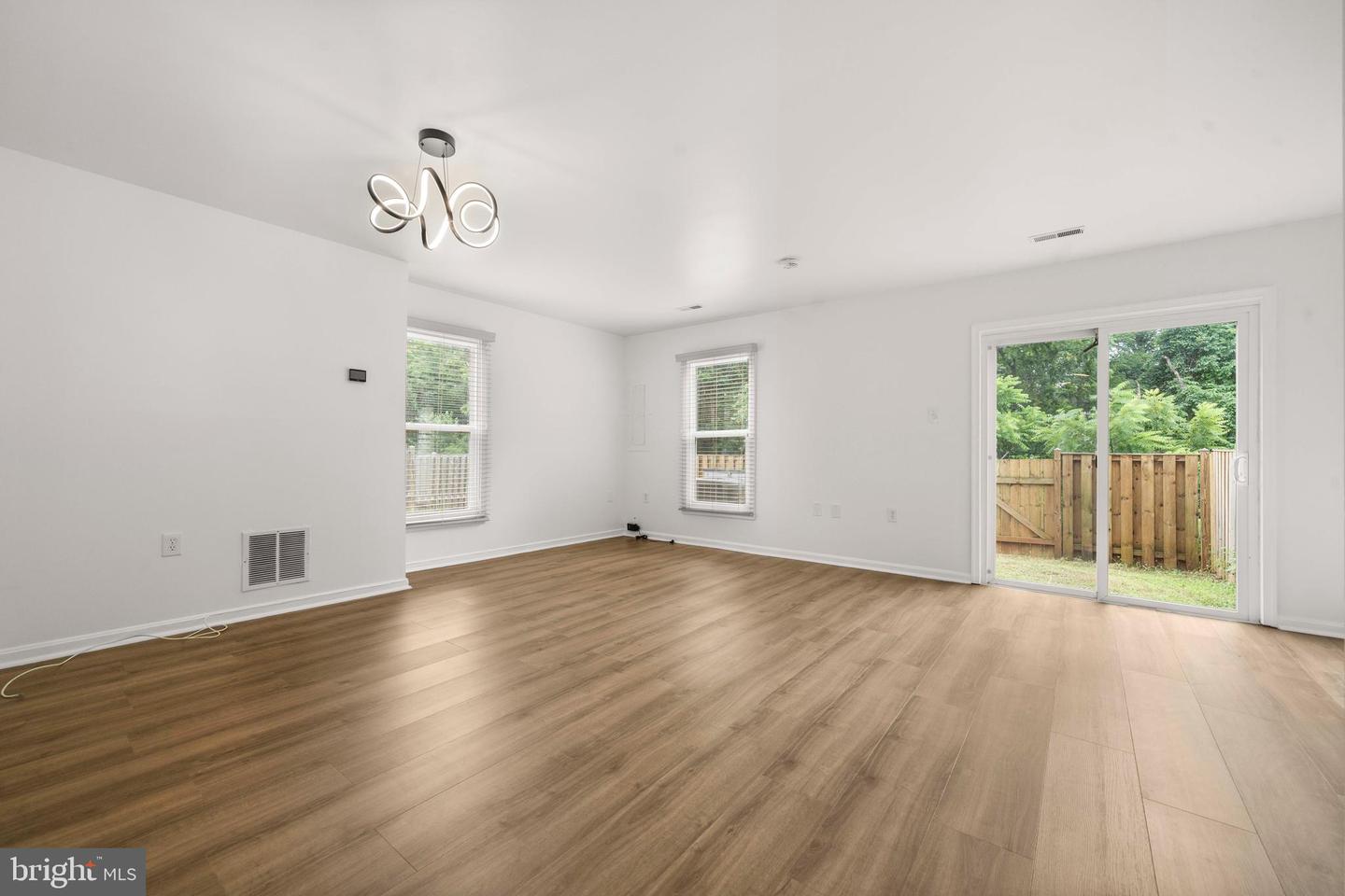 7621 JORDON HOLLOW CT, MANASSAS, Virginia 20109, 3 Bedrooms Bedrooms, ,2 BathroomsBathrooms,Residential,For sale,7621 JORDON HOLLOW CT,VAPW2099690 MLS # VAPW2099690