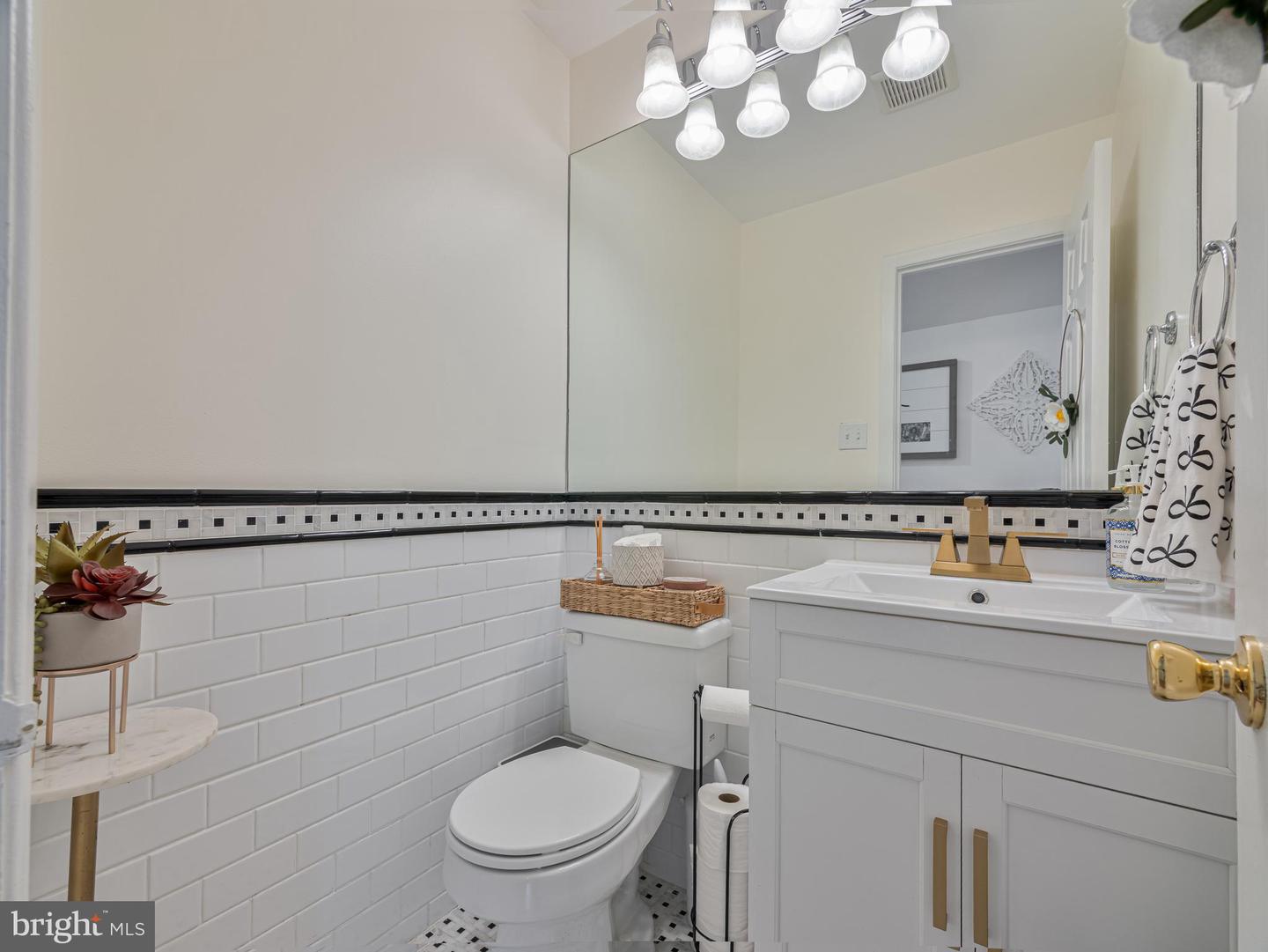 14808 CRANOKE ST, CENTREVILLE, Virginia 20120, 4 Bedrooms Bedrooms, ,2 BathroomsBathrooms,Residential,For sale,14808 CRANOKE ST,VAFX2256840 MLS # VAFX2256840