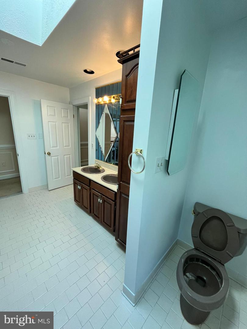 7808 HILL HOUSE CT, FAIRFAX STATION, Virginia 22039, 6 Bedrooms Bedrooms, ,4 BathroomsBathrooms,Residential,For sale,7808 HILL HOUSE CT,VAFX2257136 MLS # VAFX2257136