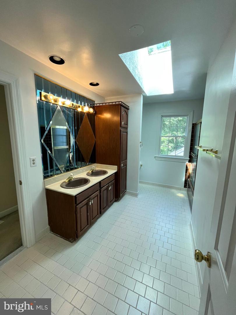 7808 HILL HOUSE CT, FAIRFAX STATION, Virginia 22039, 6 Bedrooms Bedrooms, ,4 BathroomsBathrooms,Residential,For sale,7808 HILL HOUSE CT,VAFX2257136 MLS # VAFX2257136