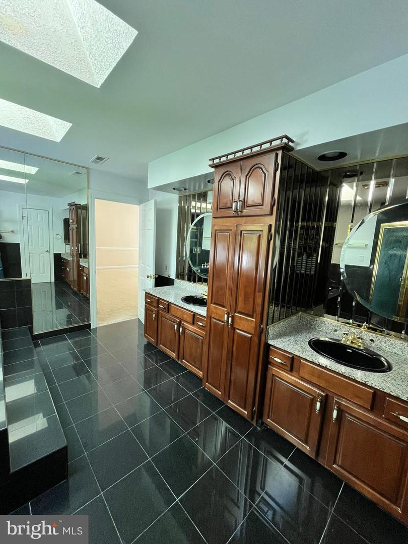 7808 HILL HOUSE CT, FAIRFAX STATION, Virginia 22039, 6 Bedrooms Bedrooms, ,4 BathroomsBathrooms,Residential,For sale,7808 HILL HOUSE CT,VAFX2257136 MLS # VAFX2257136