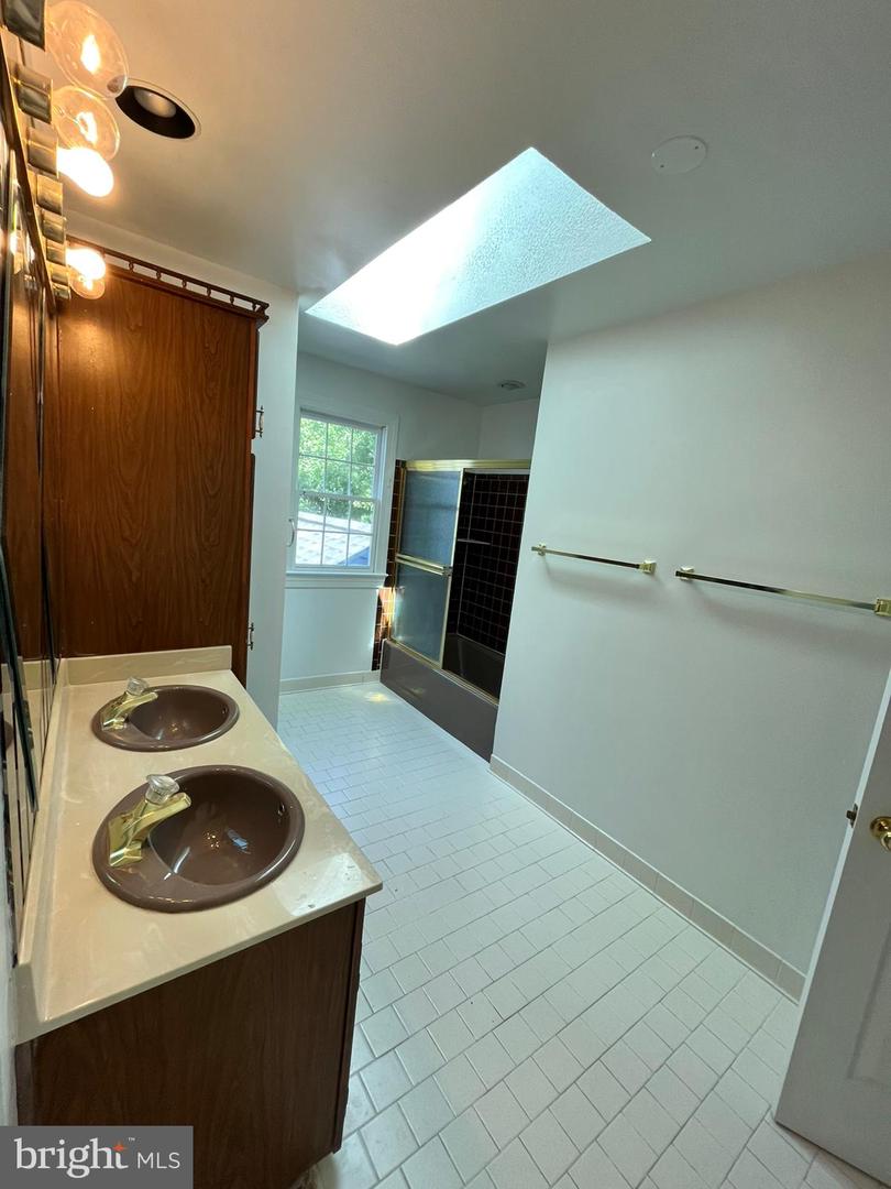 7808 HILL HOUSE CT, FAIRFAX STATION, Virginia 22039, 6 Bedrooms Bedrooms, ,4 BathroomsBathrooms,Residential,For sale,7808 HILL HOUSE CT,VAFX2257136 MLS # VAFX2257136