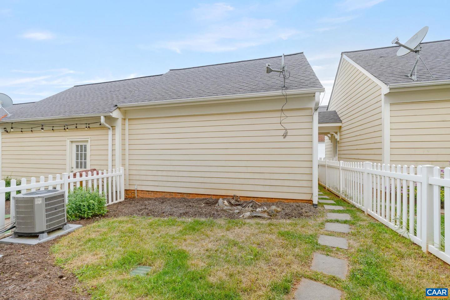 219 GRASS DALE LN, CROZET, Virginia 22932, 3 Bedrooms Bedrooms, ,2 BathroomsBathrooms,Residential,For sale,219 GRASS DALE LN,667100 MLS # 667100