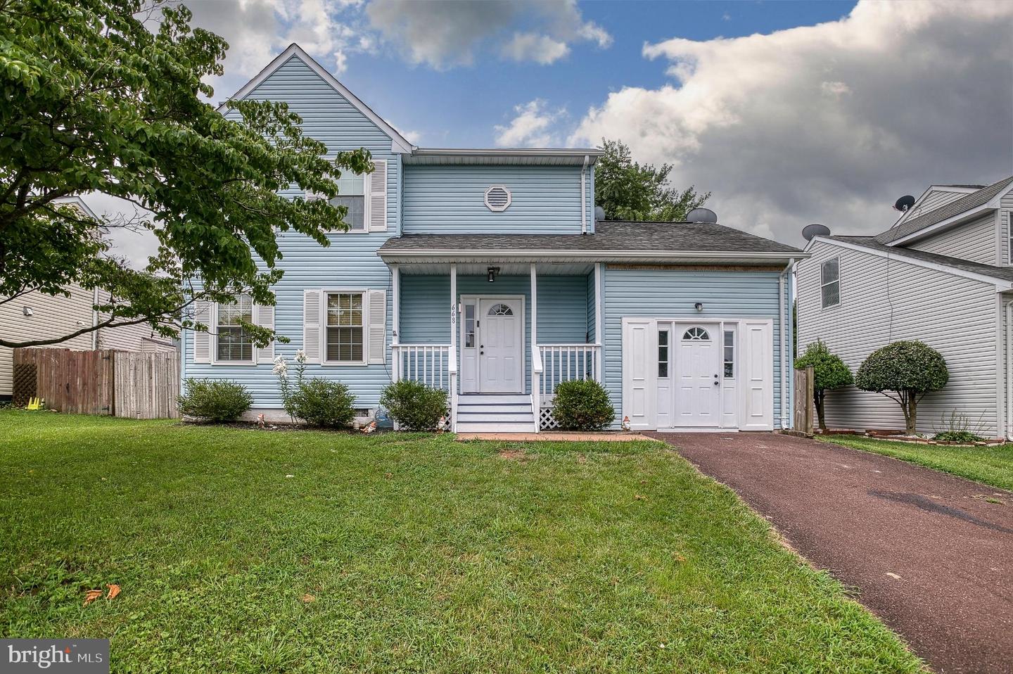 668 ROCKY KNOLL ARCH, CULPEPER, Virginia 22701, 3 Bedrooms Bedrooms, 10 Rooms Rooms,2 BathroomsBathrooms,Residential,For sale,668 ROCKY KNOLL ARCH,VACU2011070 MLS # VACU2011070
