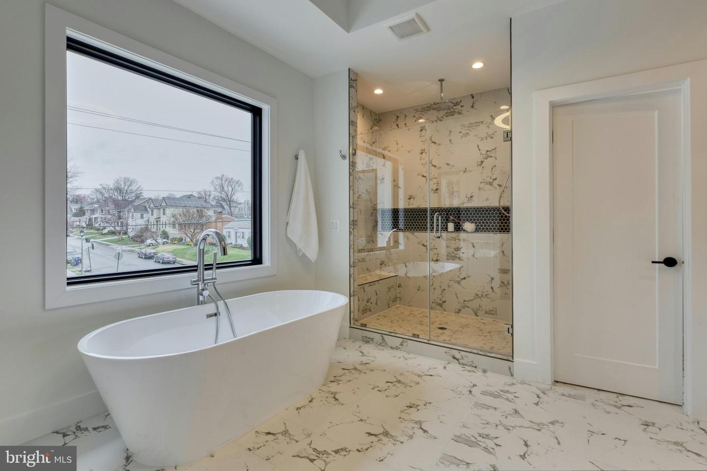 6400 26TH ST N, ARLINGTON, Virginia 22207, 6 Bedrooms Bedrooms, ,6 BathroomsBathrooms,Residential,For sale,6400 26TH ST N,VAAR2061384 MLS # VAAR2061384