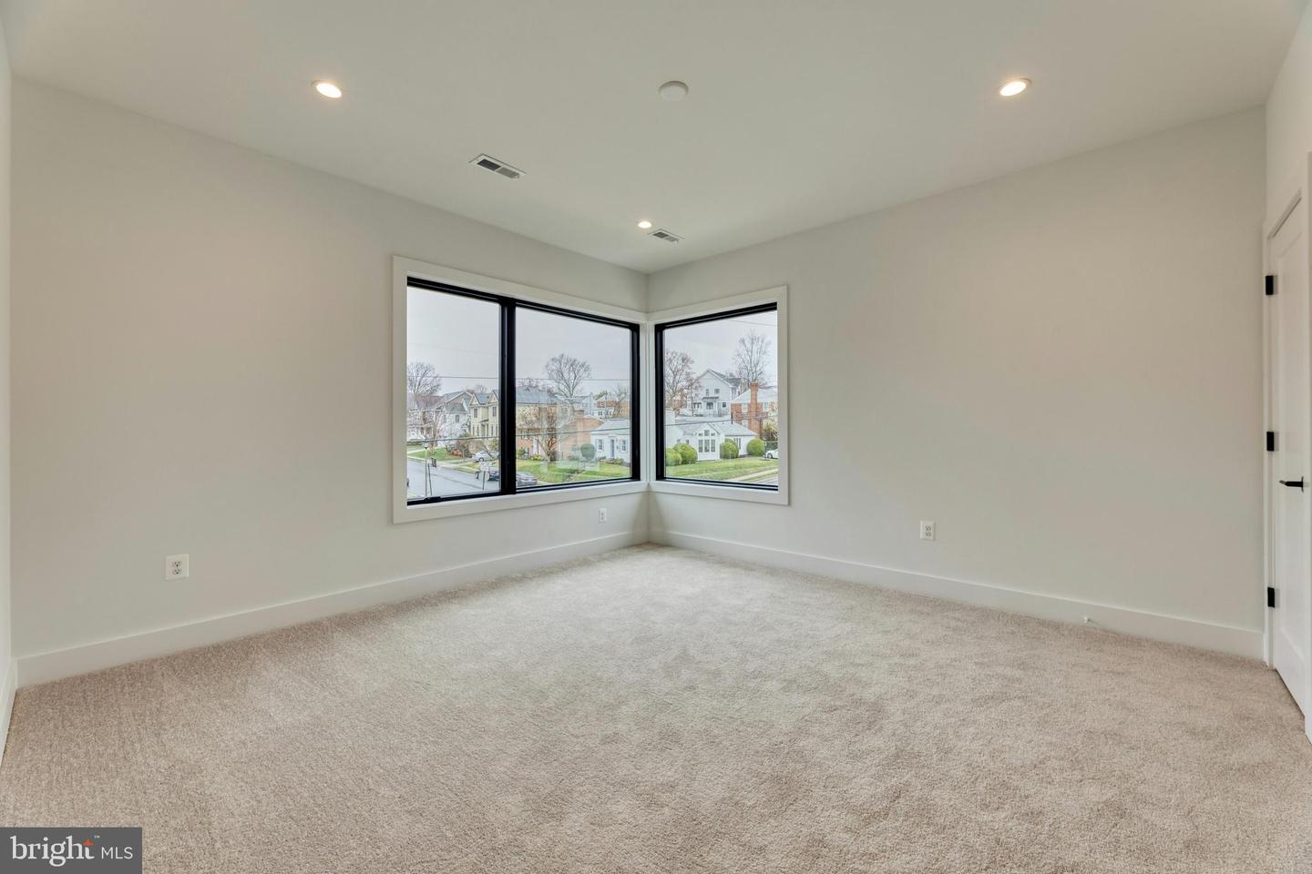 6400 26TH ST N, ARLINGTON, Virginia 22207, 6 Bedrooms Bedrooms, ,6 BathroomsBathrooms,Residential,For sale,6400 26TH ST N,VAAR2061384 MLS # VAAR2061384
