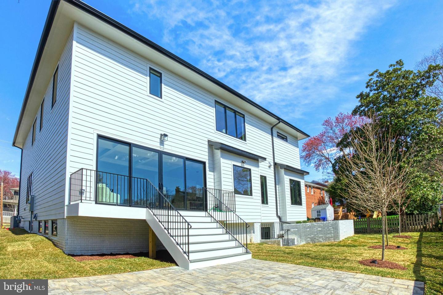 6400 26TH ST N, ARLINGTON, Virginia 22207, 6 Bedrooms Bedrooms, ,6 BathroomsBathrooms,Residential,For sale,6400 26TH ST N,VAAR2061384 MLS # VAAR2061384