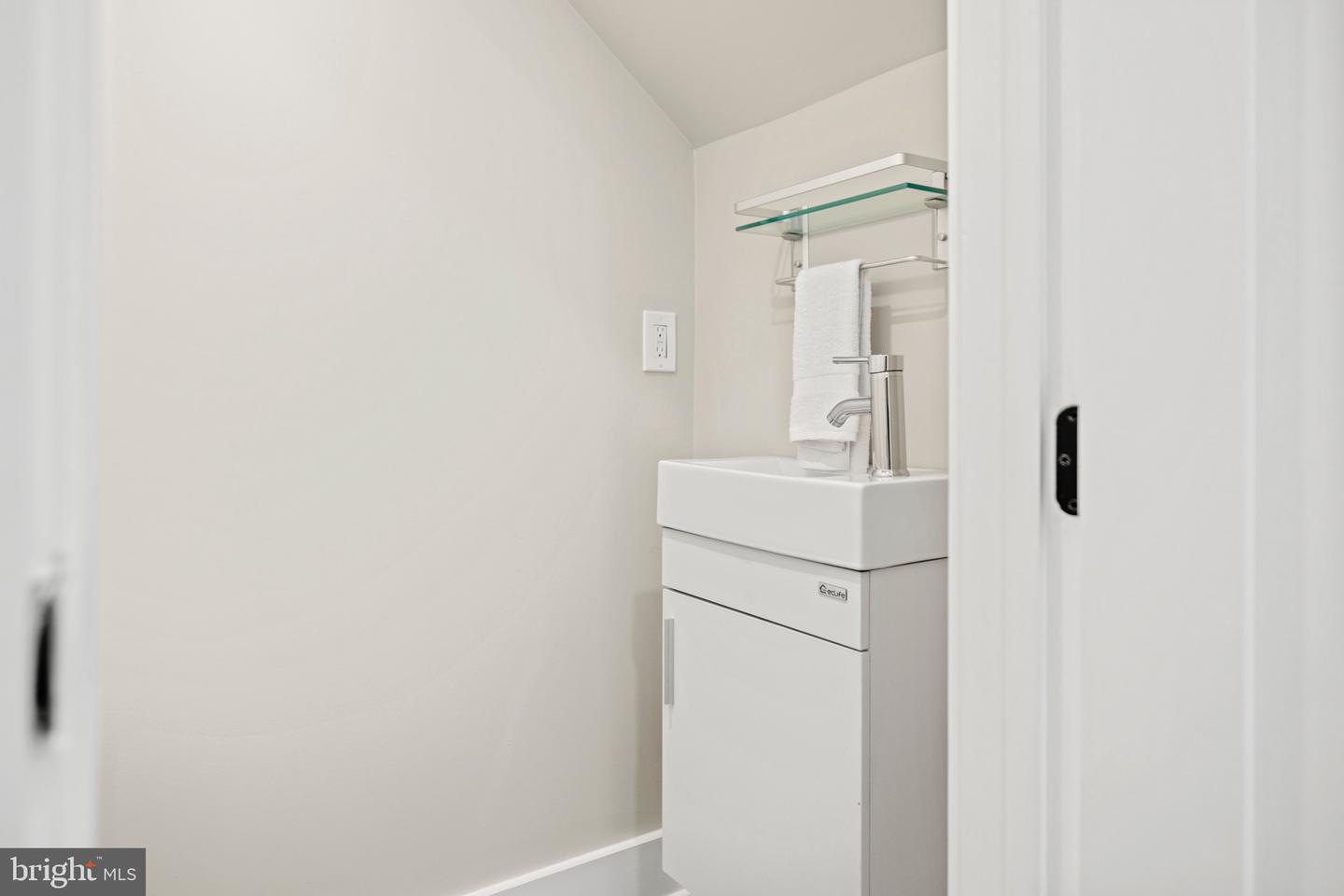 824 18TH ST NE #10, WASHINGTON, District Of Columbia 20002, 2 Bedrooms Bedrooms, ,2 BathroomsBathrooms,Residential,For sale,824 18TH ST NE #10,DCDC2212104 MLS # DCDC2212104
